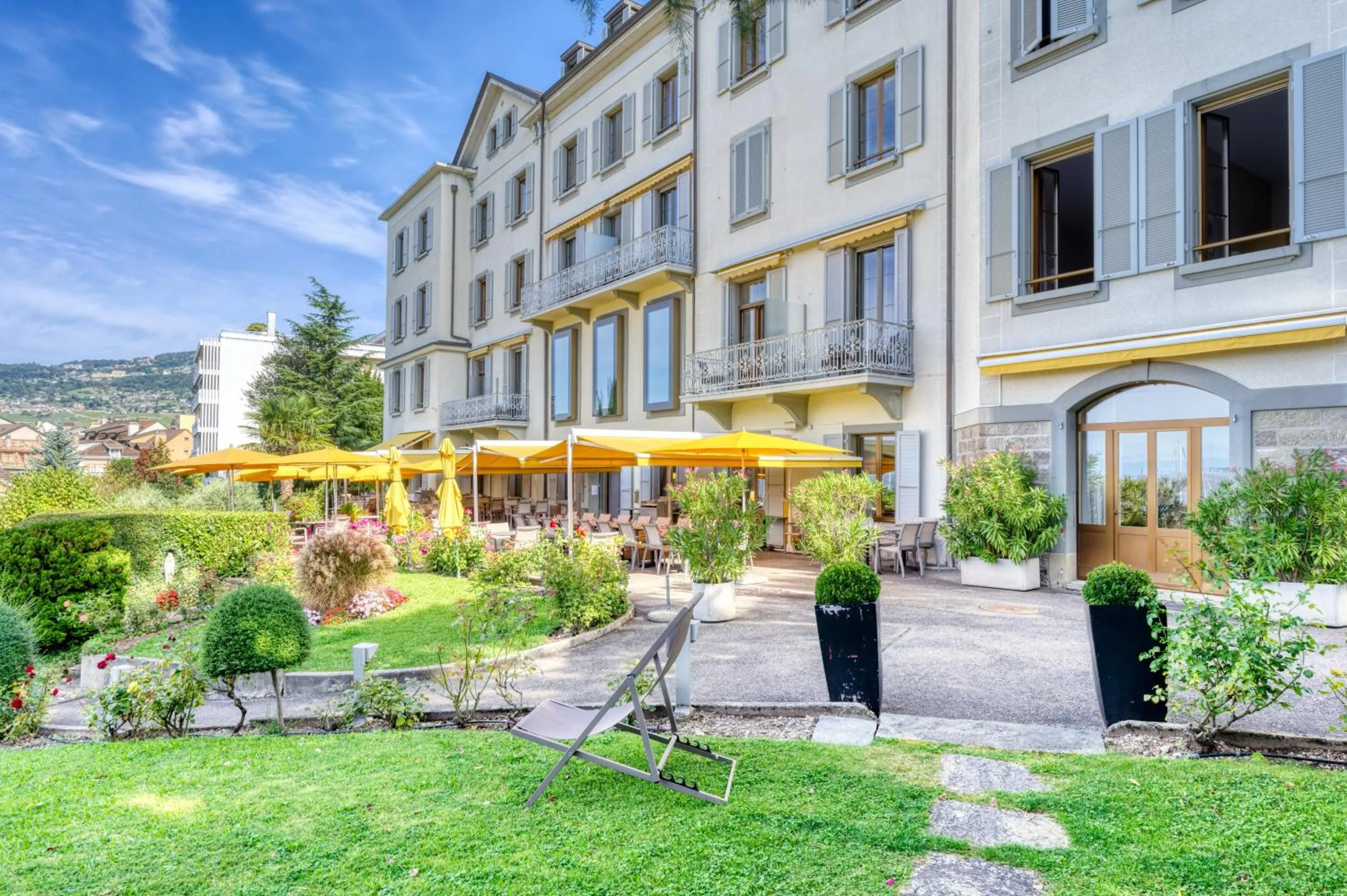 Property building in Hôtel Bon Rivage