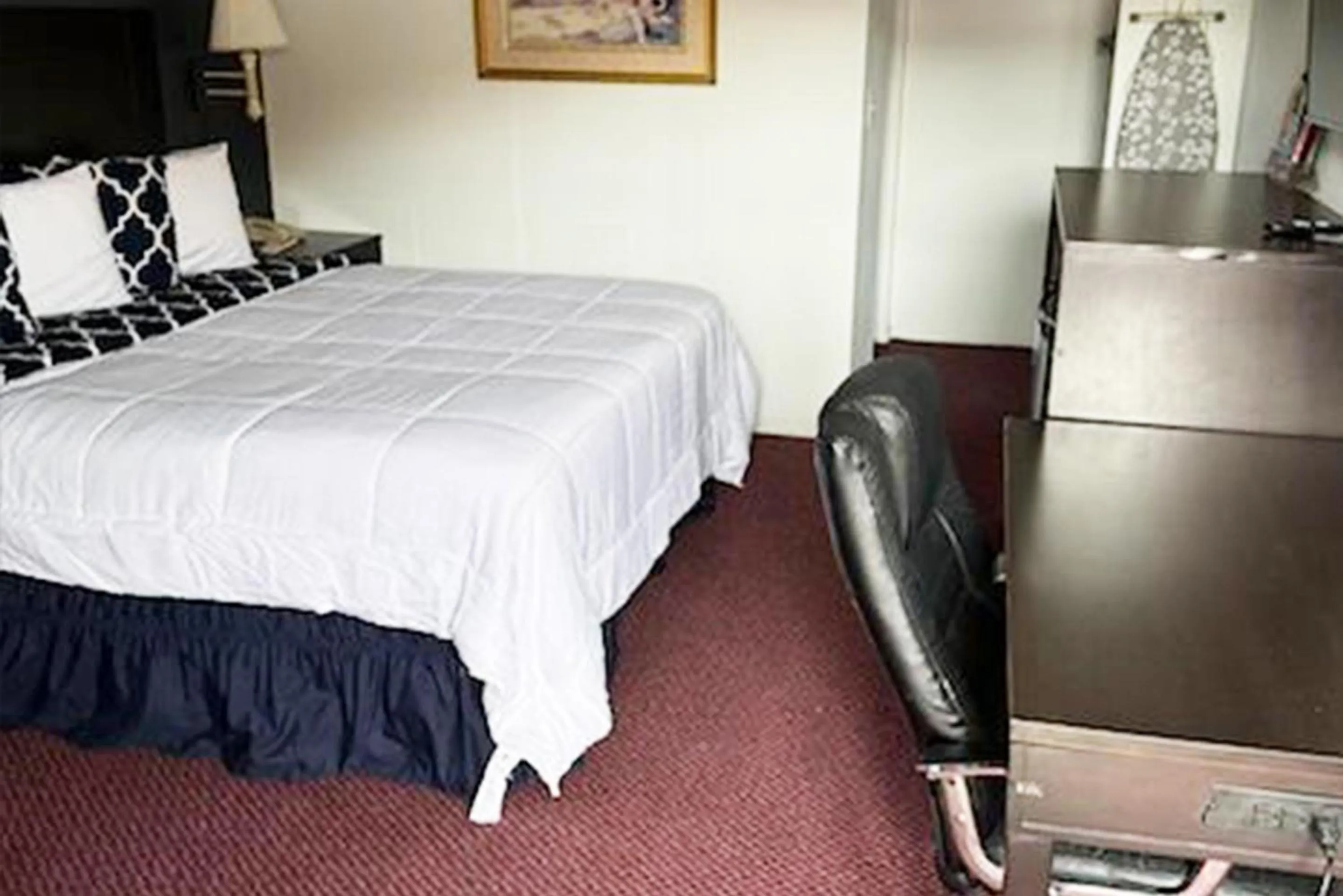 Bed in Sky-Palace Inn & Suites Hutchinson