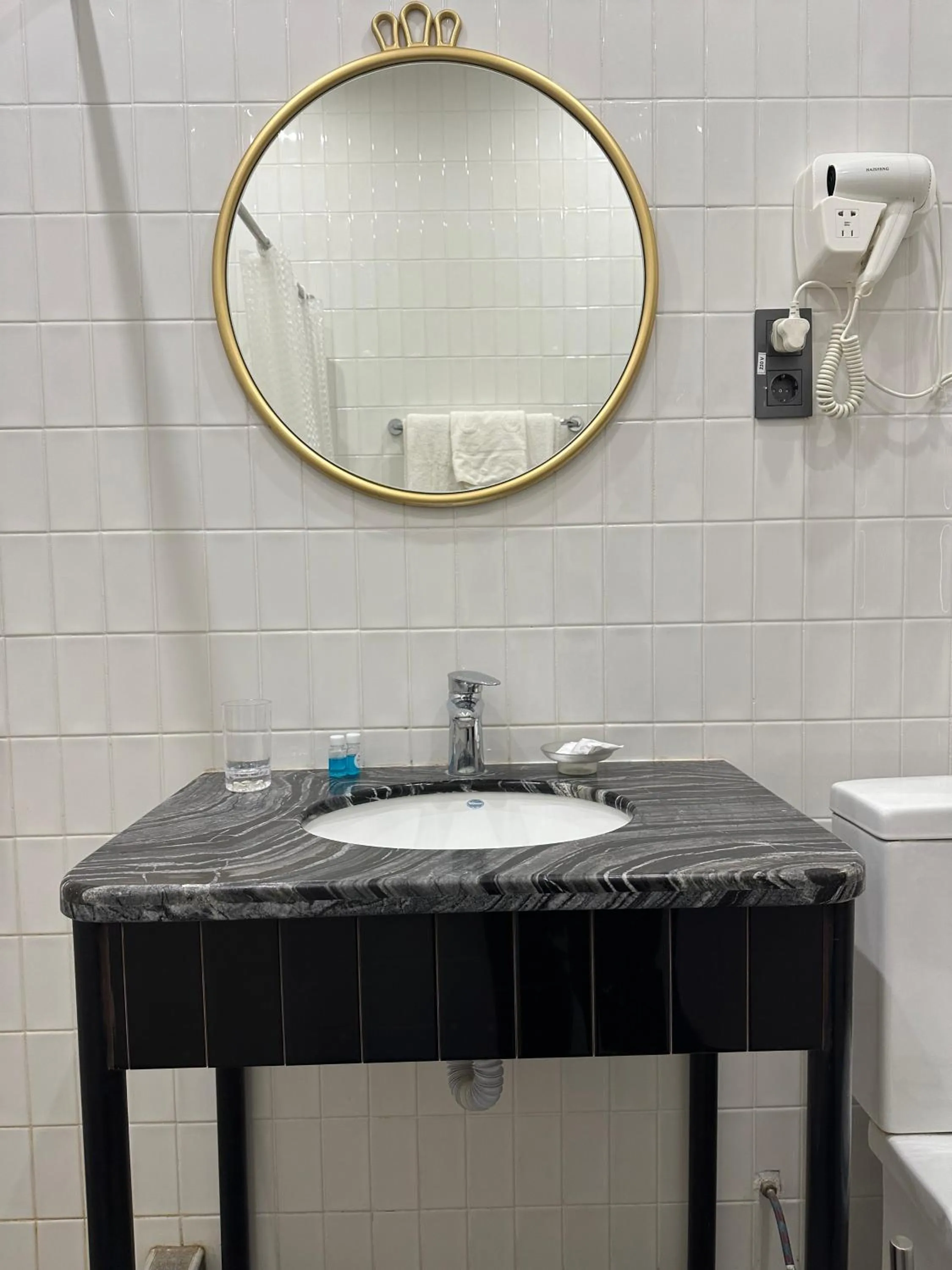 Bathroom in Hotel Jipek Joli