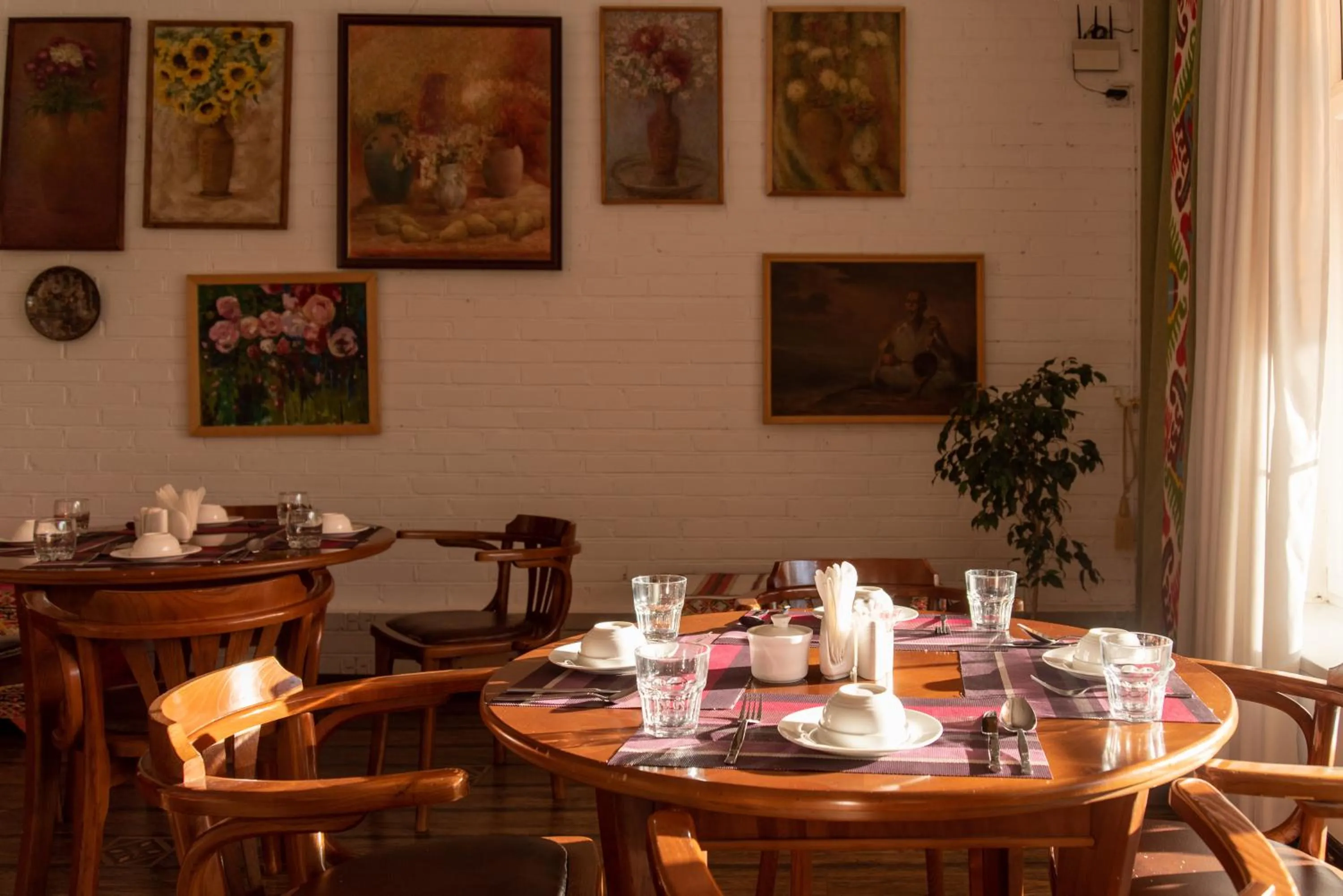 Restaurant/places to eat in Hotel Jipek Joli