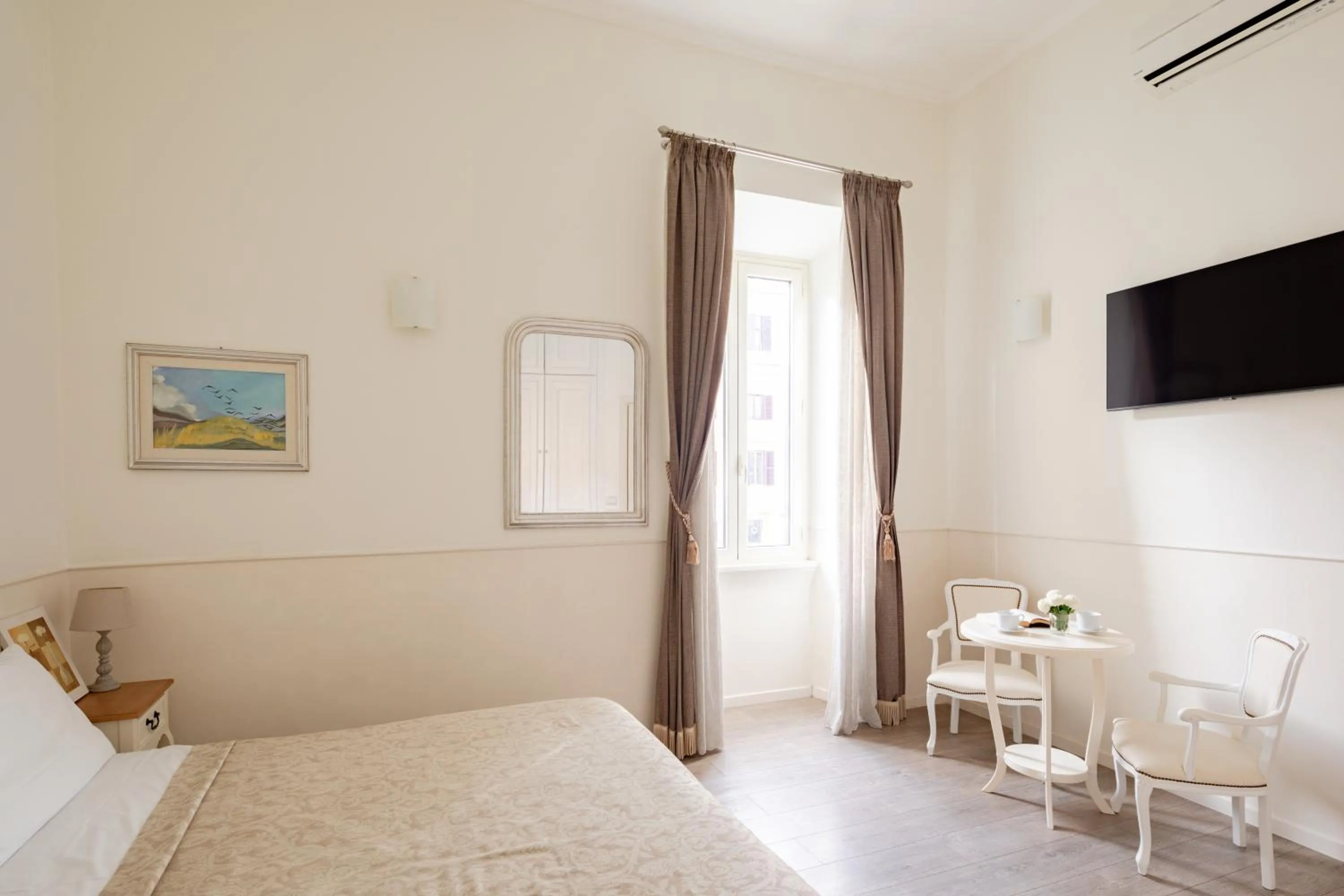 Bedroom, Bed in Dante's in Vaticano