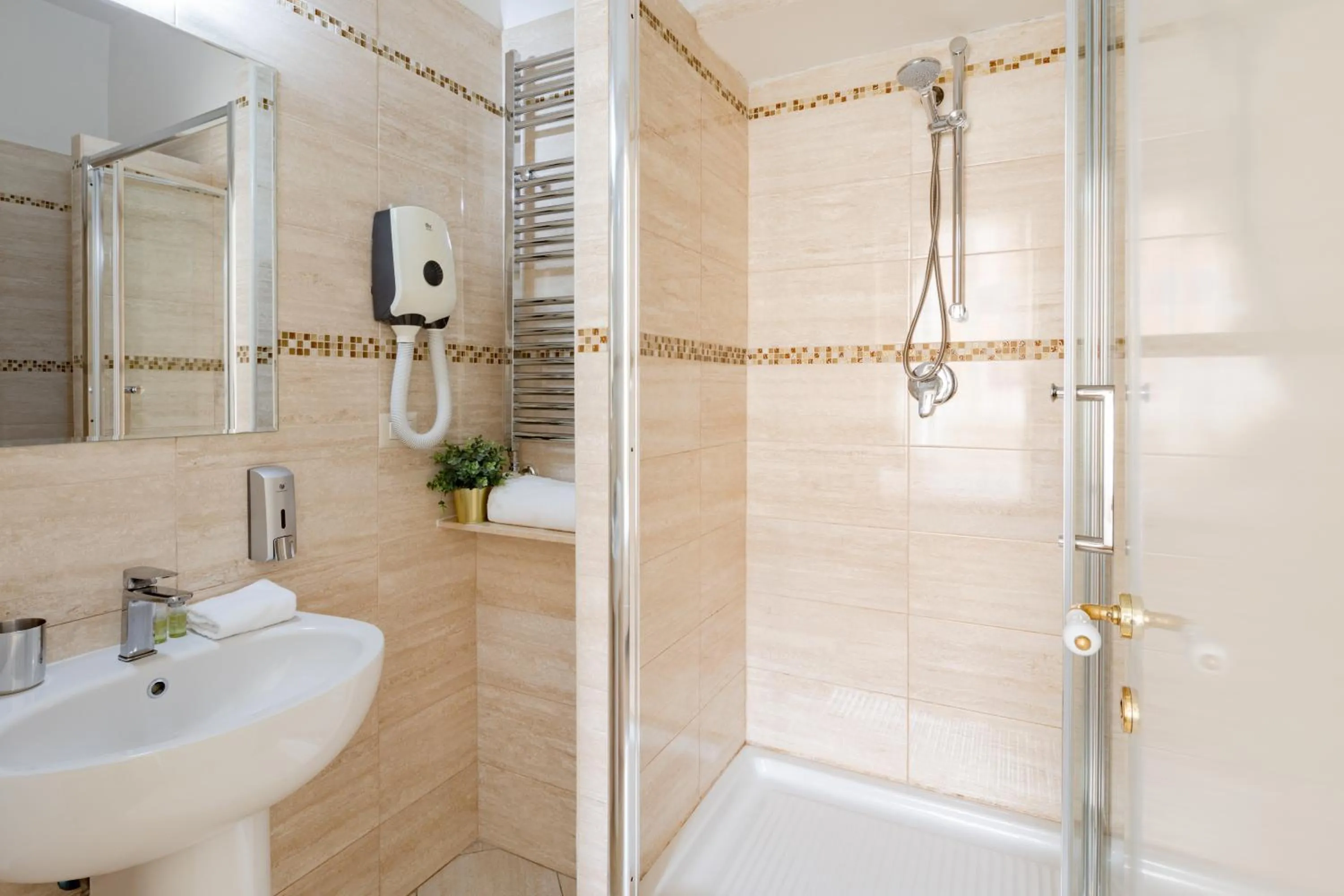 Bathroom in Dante's in Vaticano