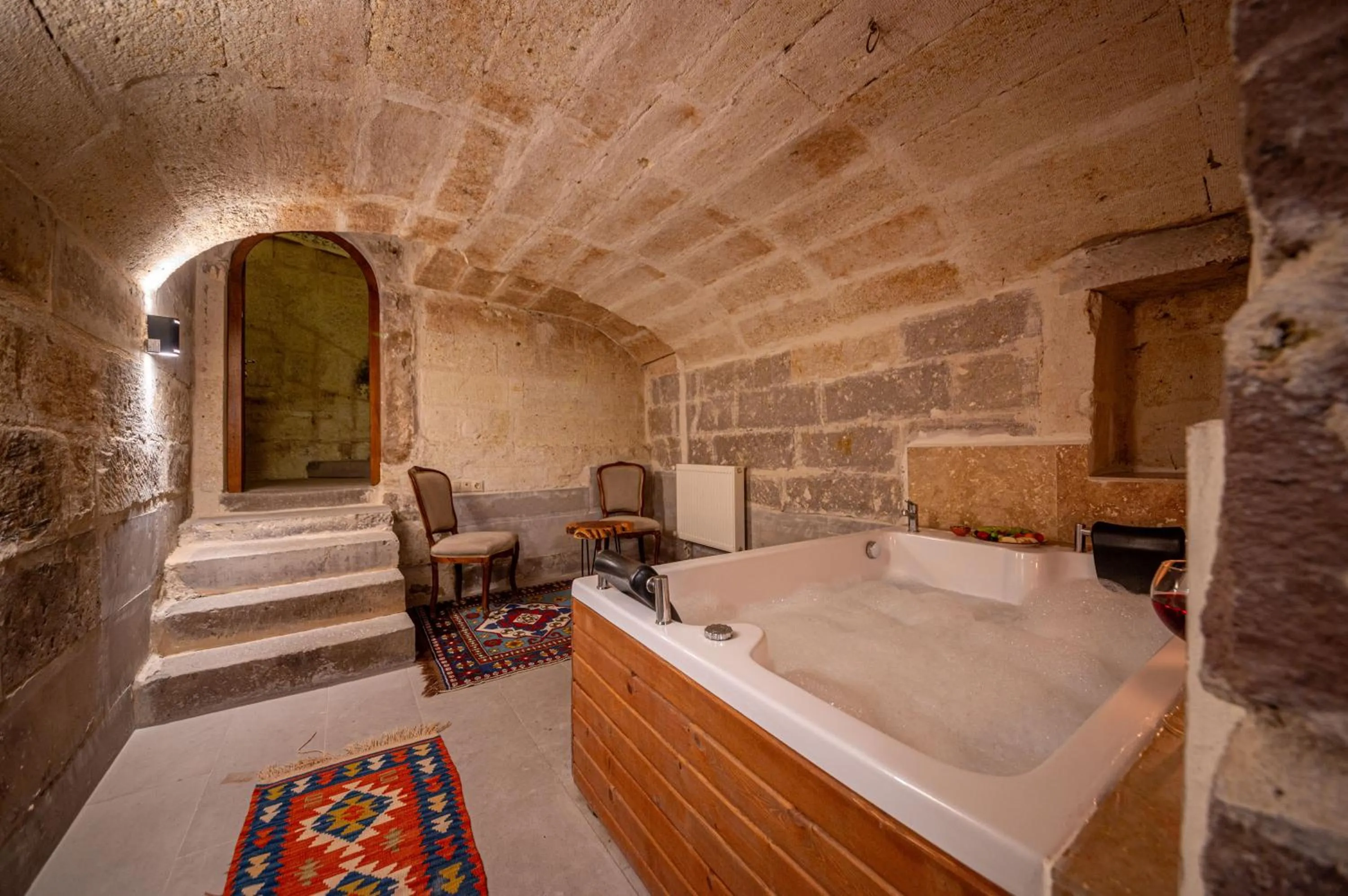 Hot Tub in Kapalos Cave Hotel