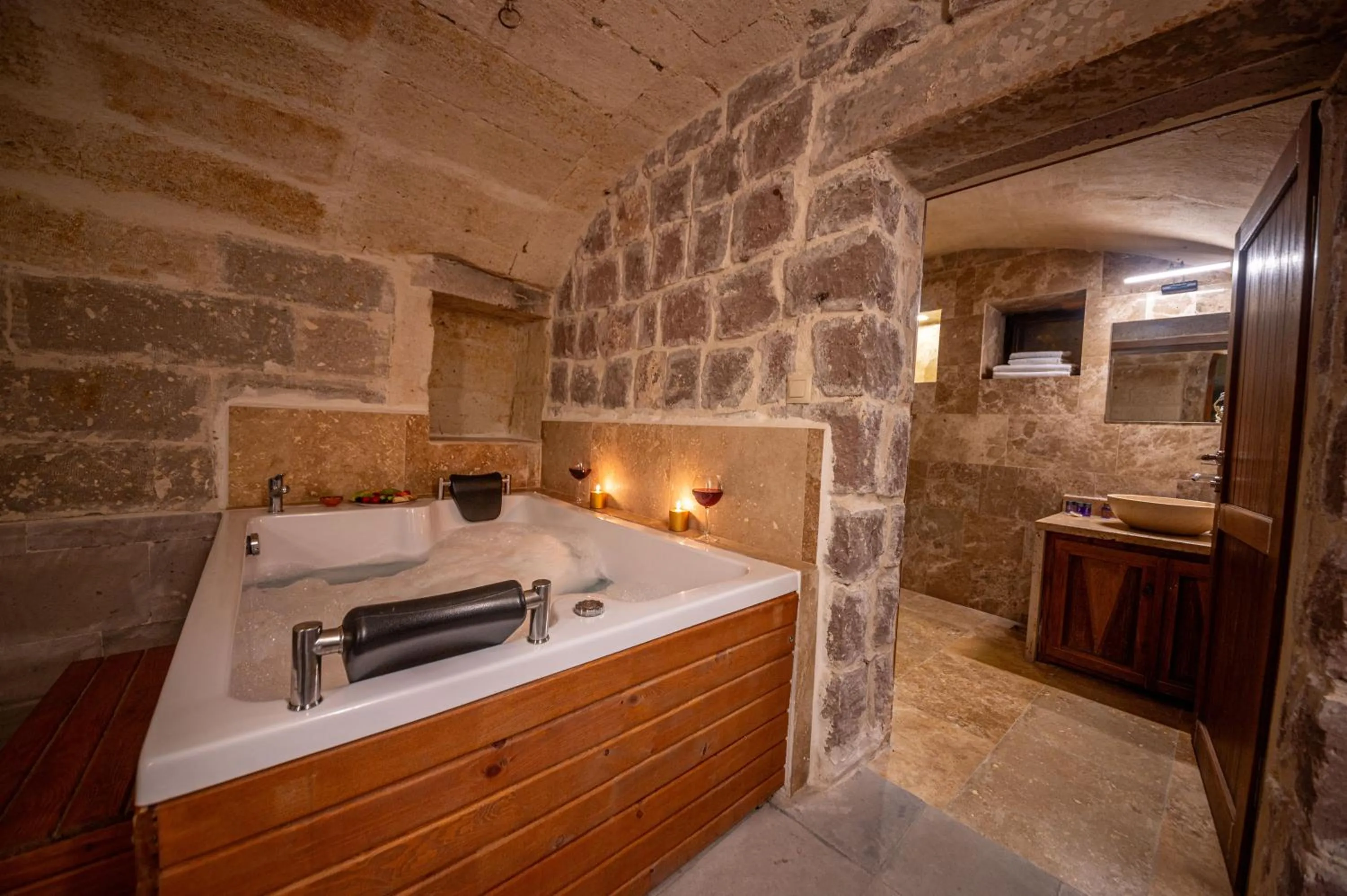 Hot Tub in Kapalos Cave Hotel