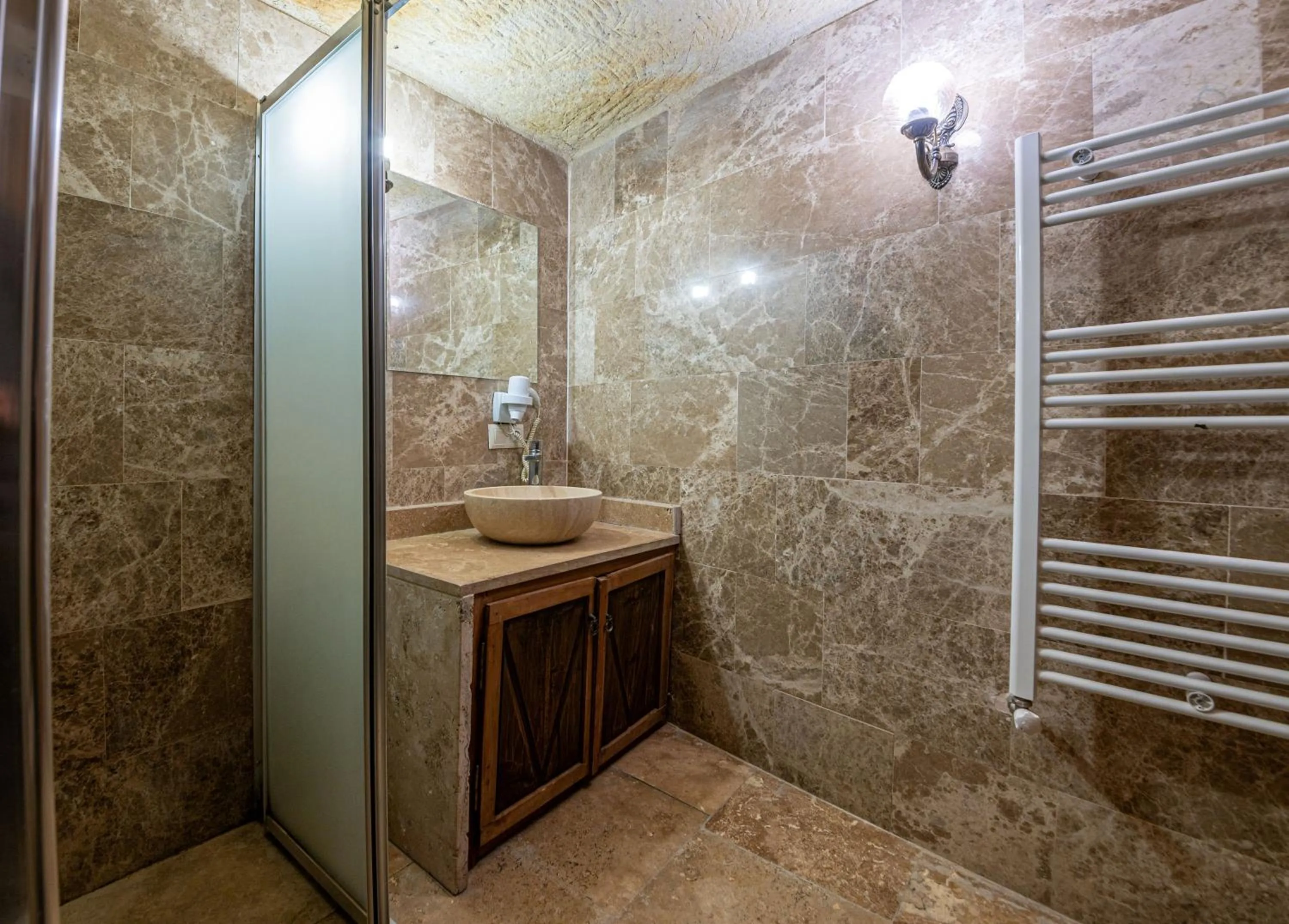 Shower in Kapalos Cave Hotel