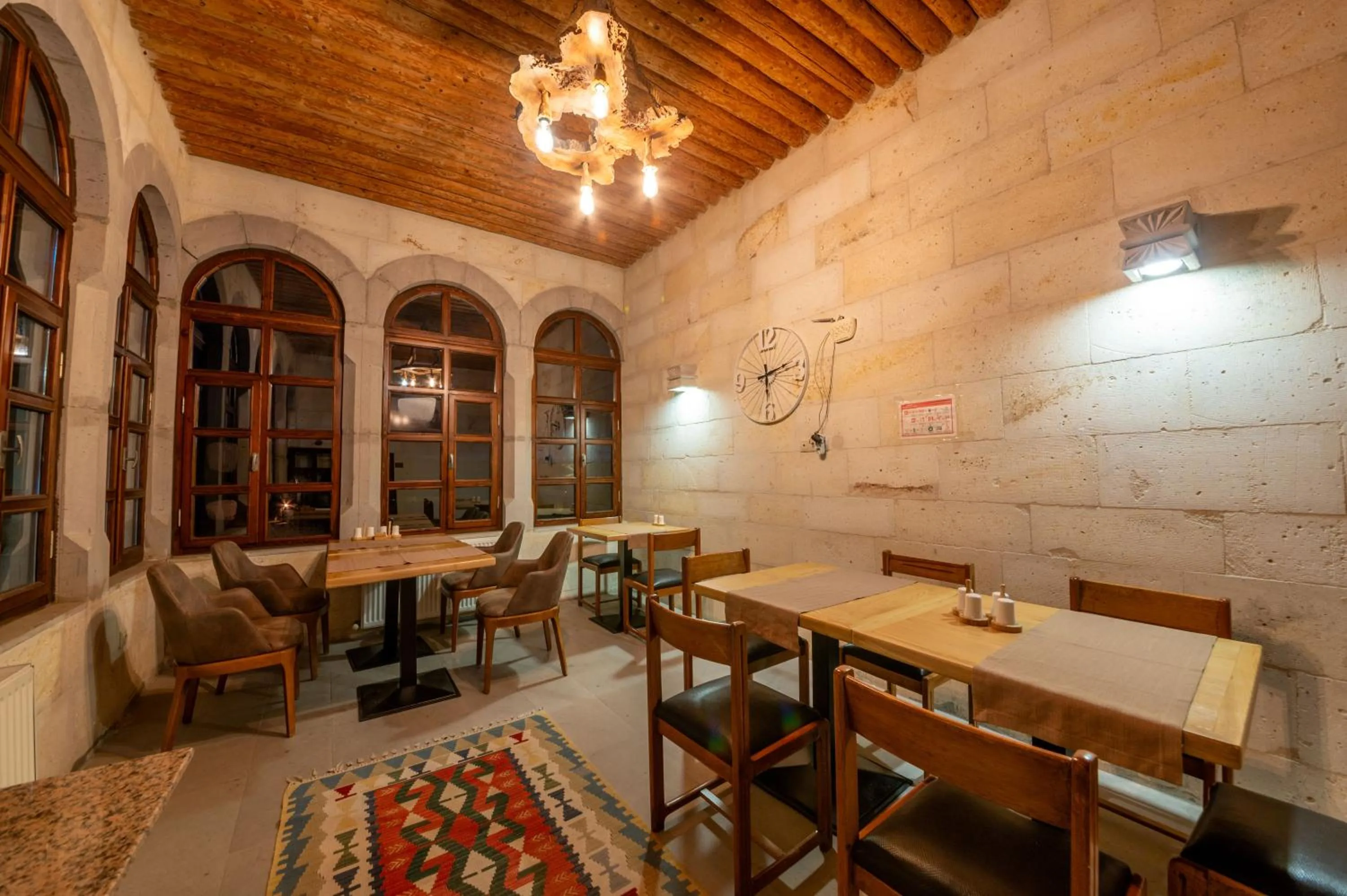 Restaurant/places to eat in Kapalos Cave Hotel