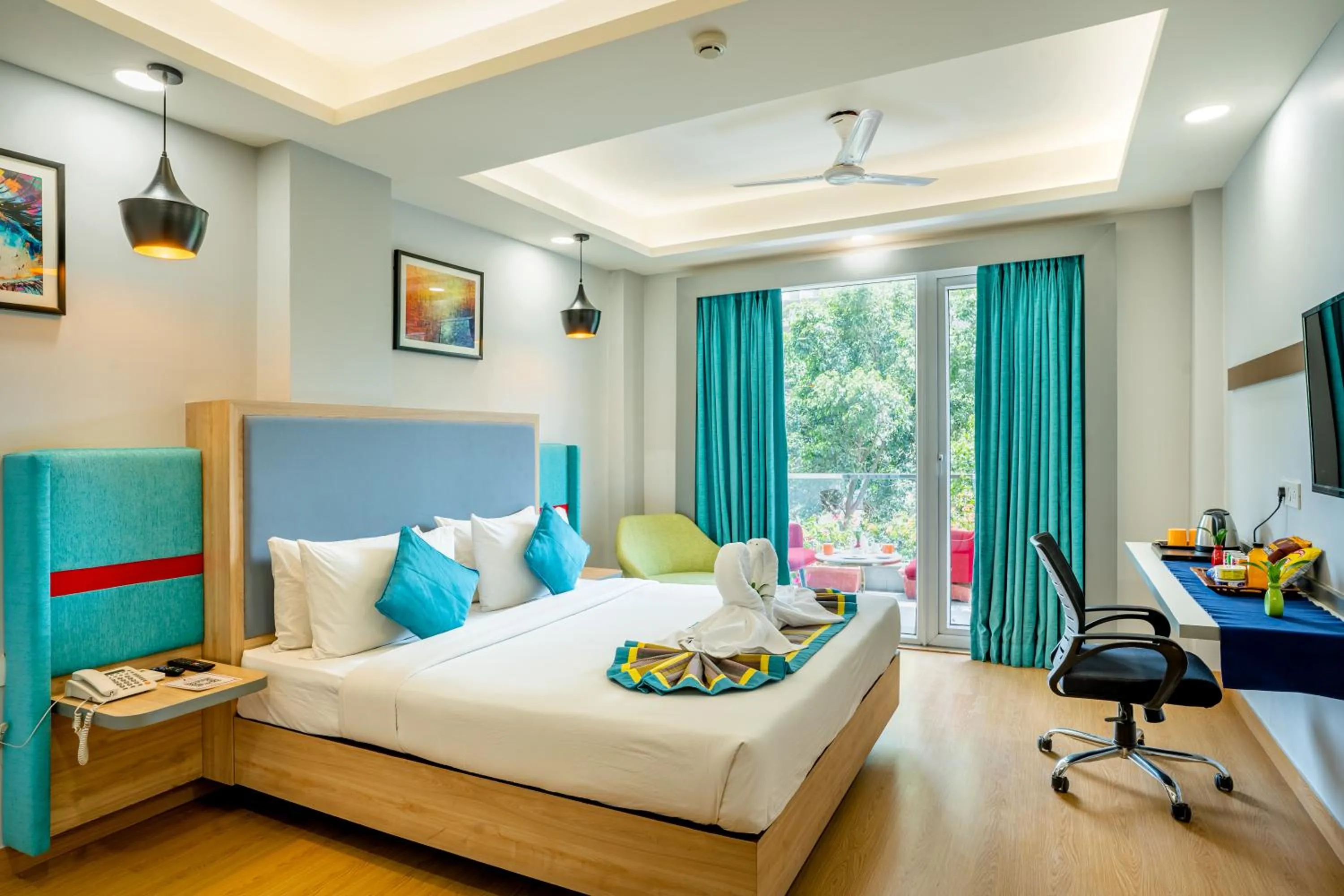 TV and multimedia, Bed in Inde Hotel Golf Course Extension, Gurgaon