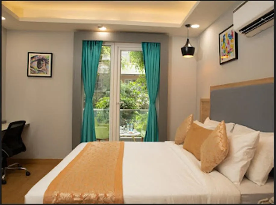 Bed in Inde Hotel Golf Course Extension, Gurgaon