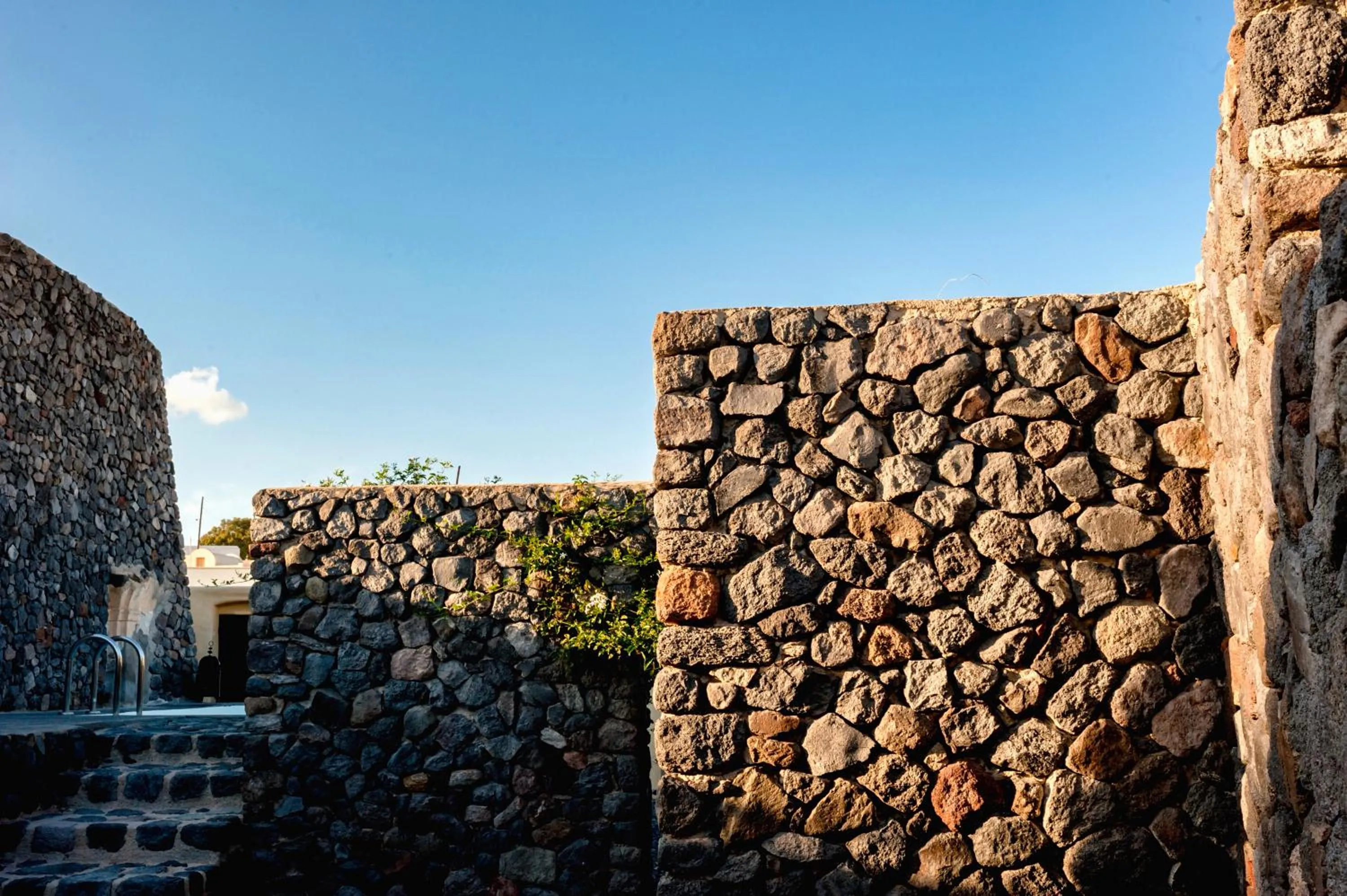 Inner courtyard view in Santorini Heritage Villas