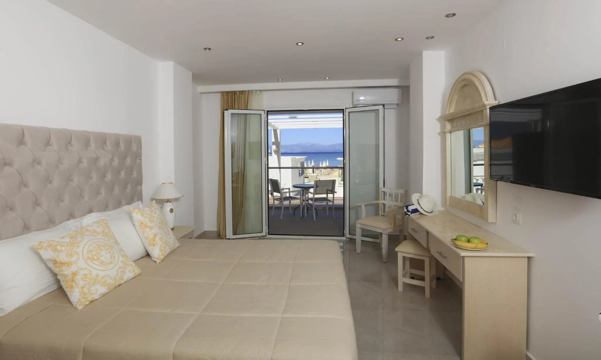 Bed in Cavomarina Beach- Adults Only