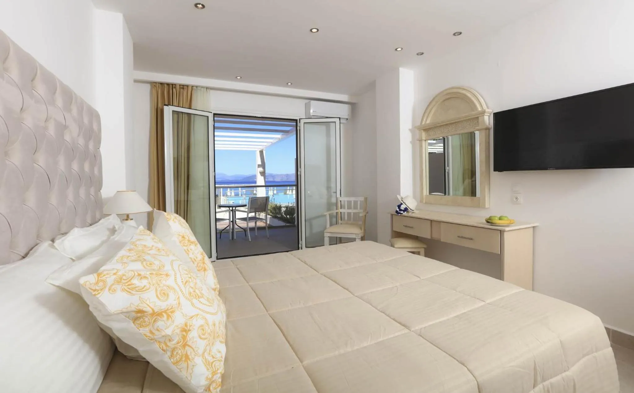 Bed in Cavomarina Beach- Adults Only