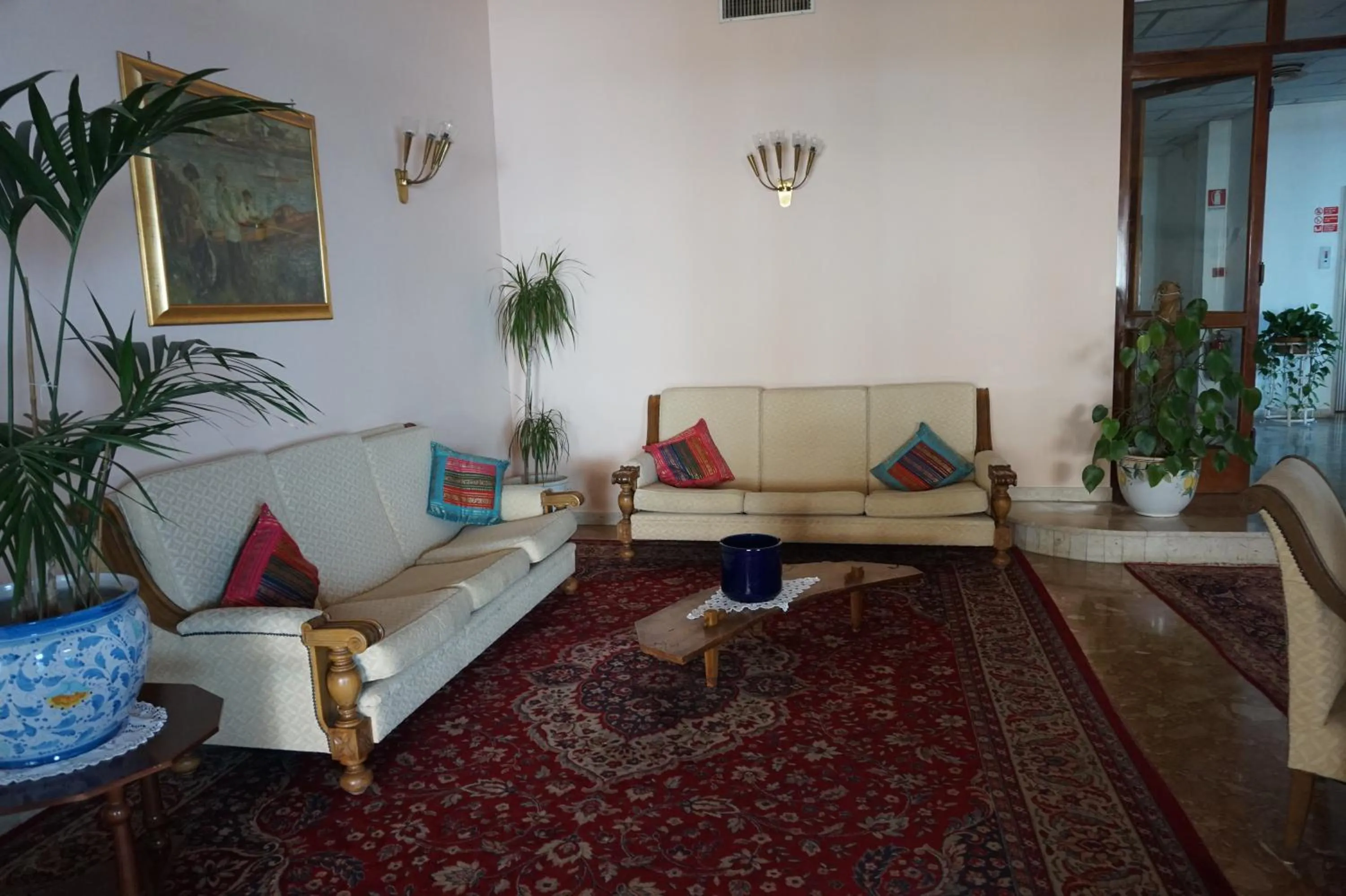 Lounge or bar, Bed in Hotel Mediterranée