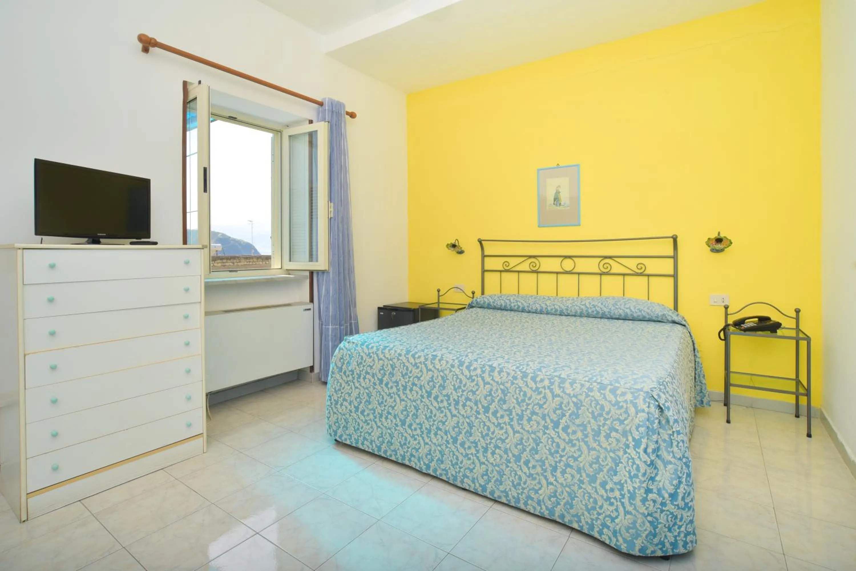 Photo of the whole room, Bed in Hotel Celeste