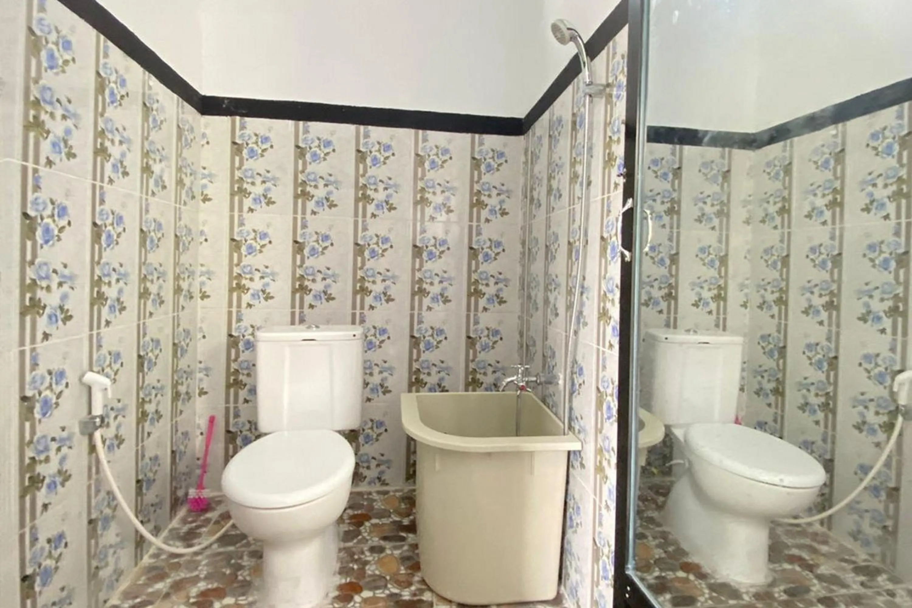 Bathroom in RedDoorz Syariah near Ujong Kareung Beach Sabang