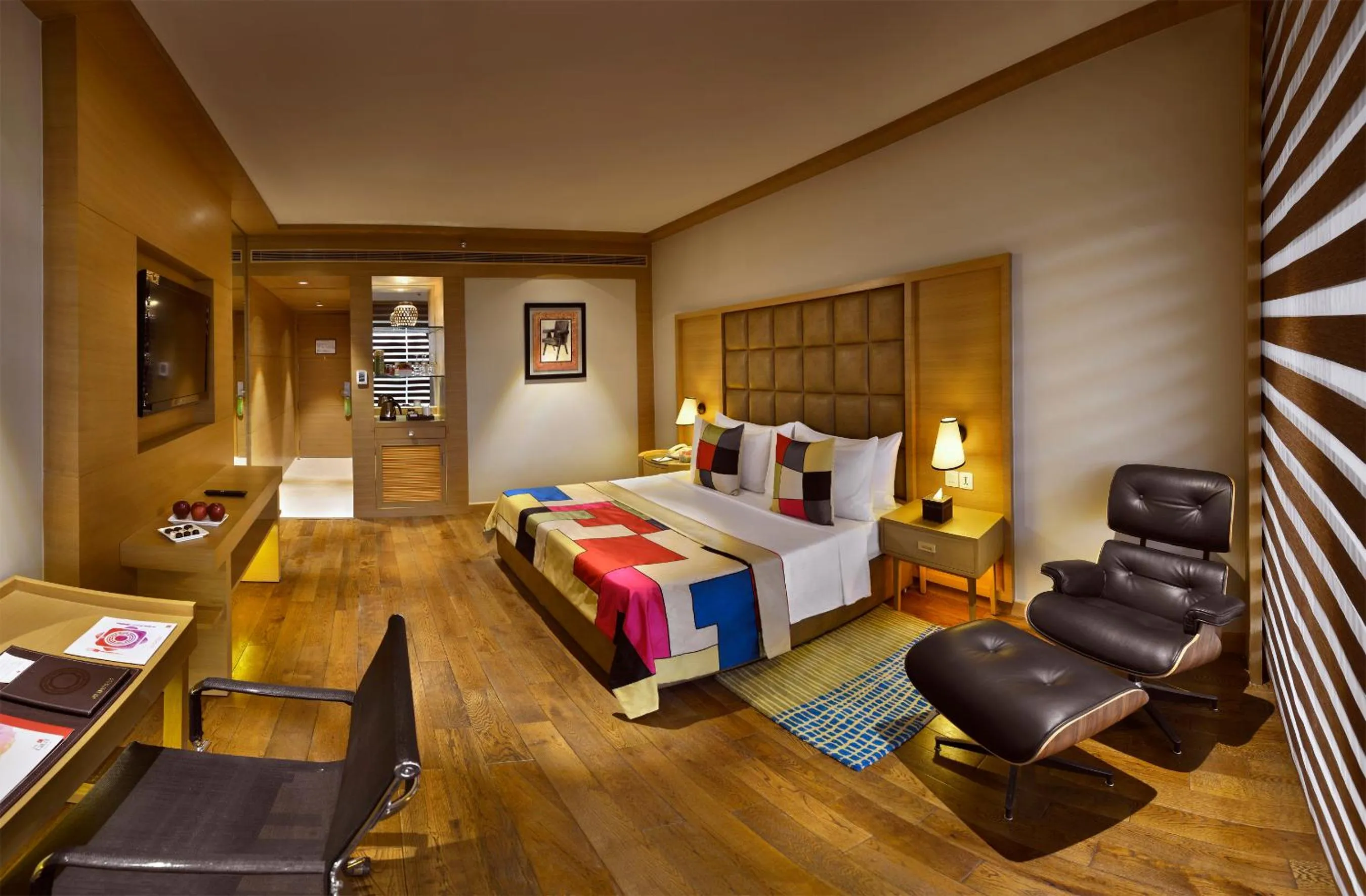 Bed in The Lalit Chandigarh