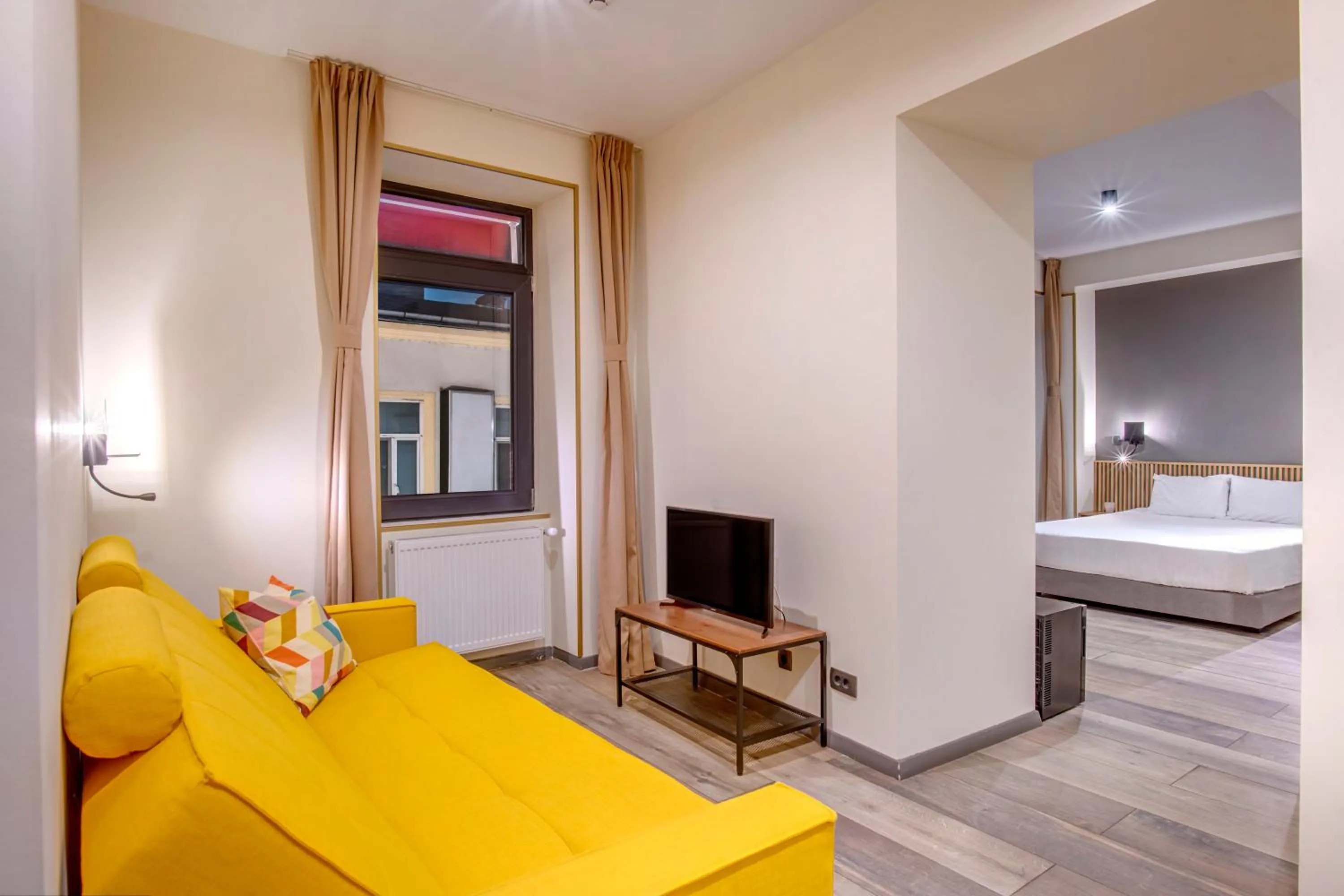 Living room, Bed in Hotel Forty One