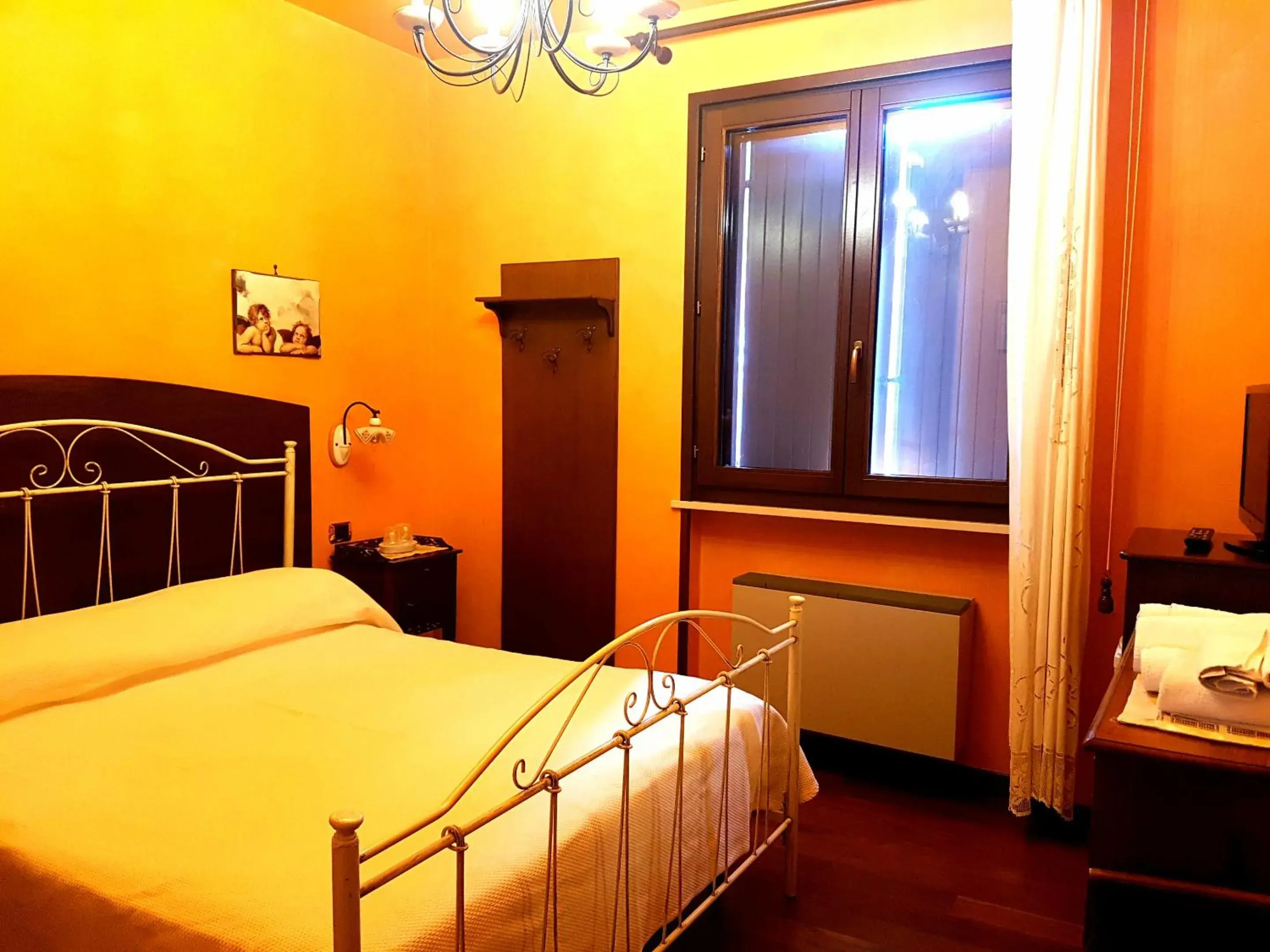 Economy Double Room with Private External Bathroom in Hotel Villa Elisabetta Economy Double Room with Private External Bathroom in Hotel Villa Elisabetta