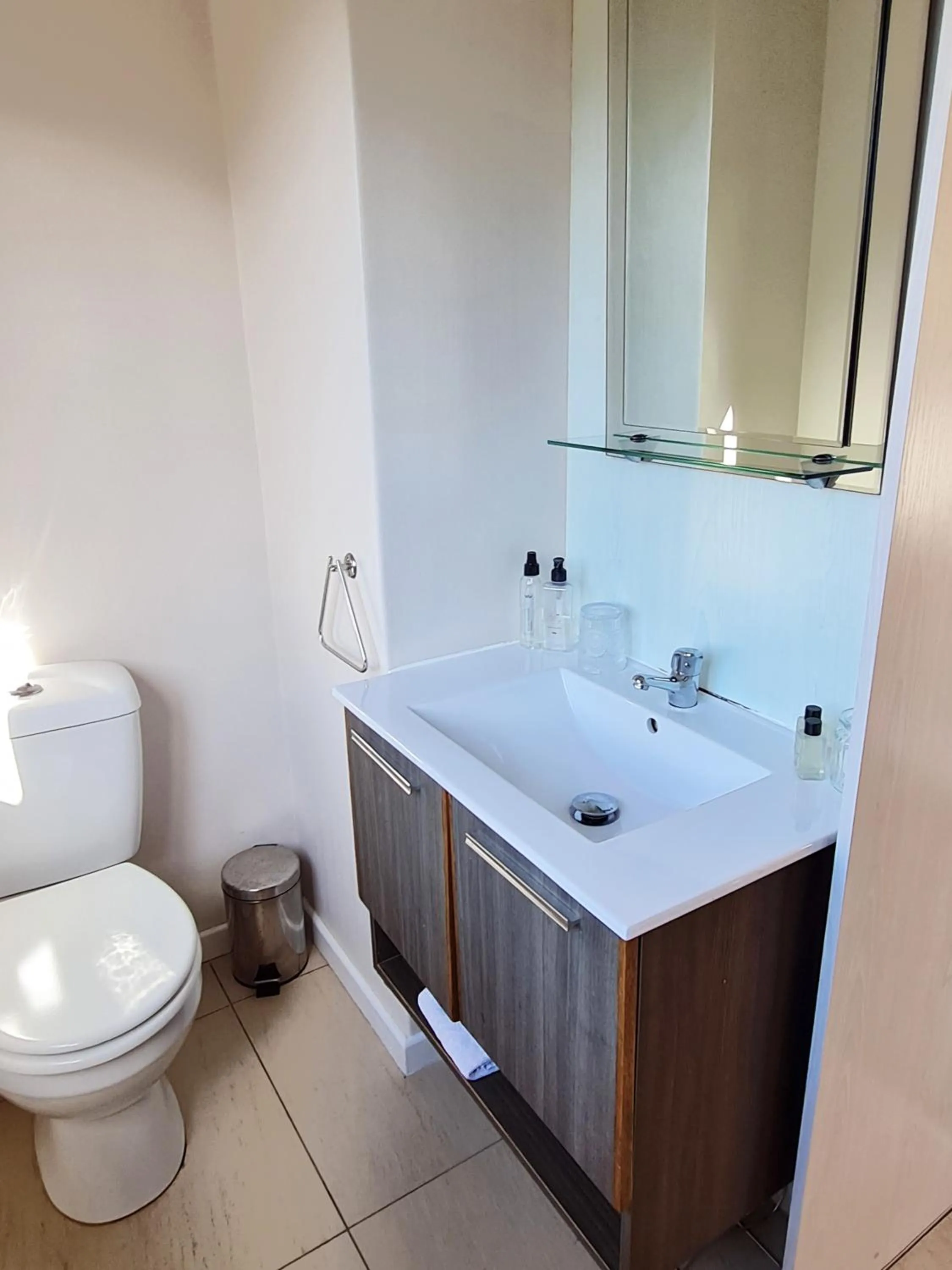 Bathroom in Cherry Berry Guest House