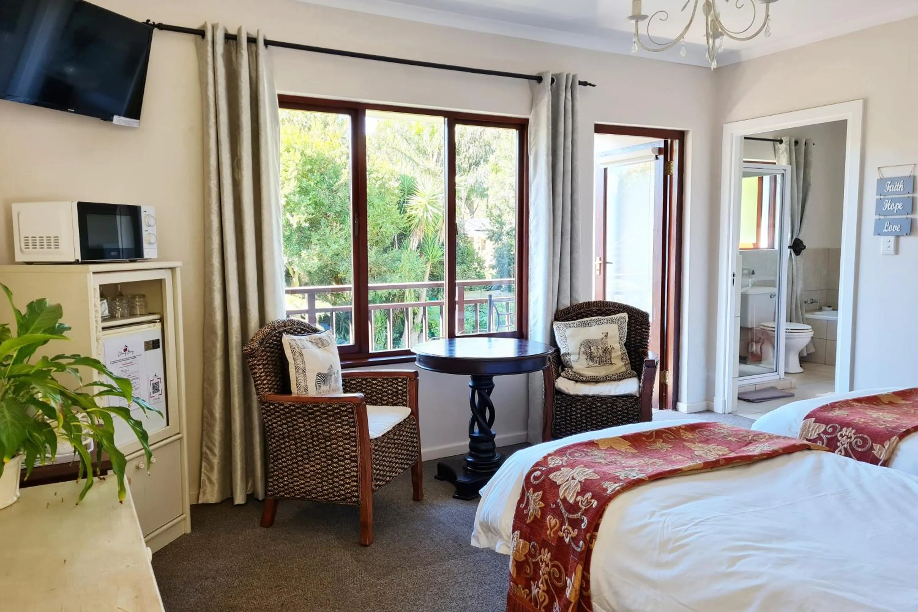 Bedroom, Bed in Cherry Berry Guest House