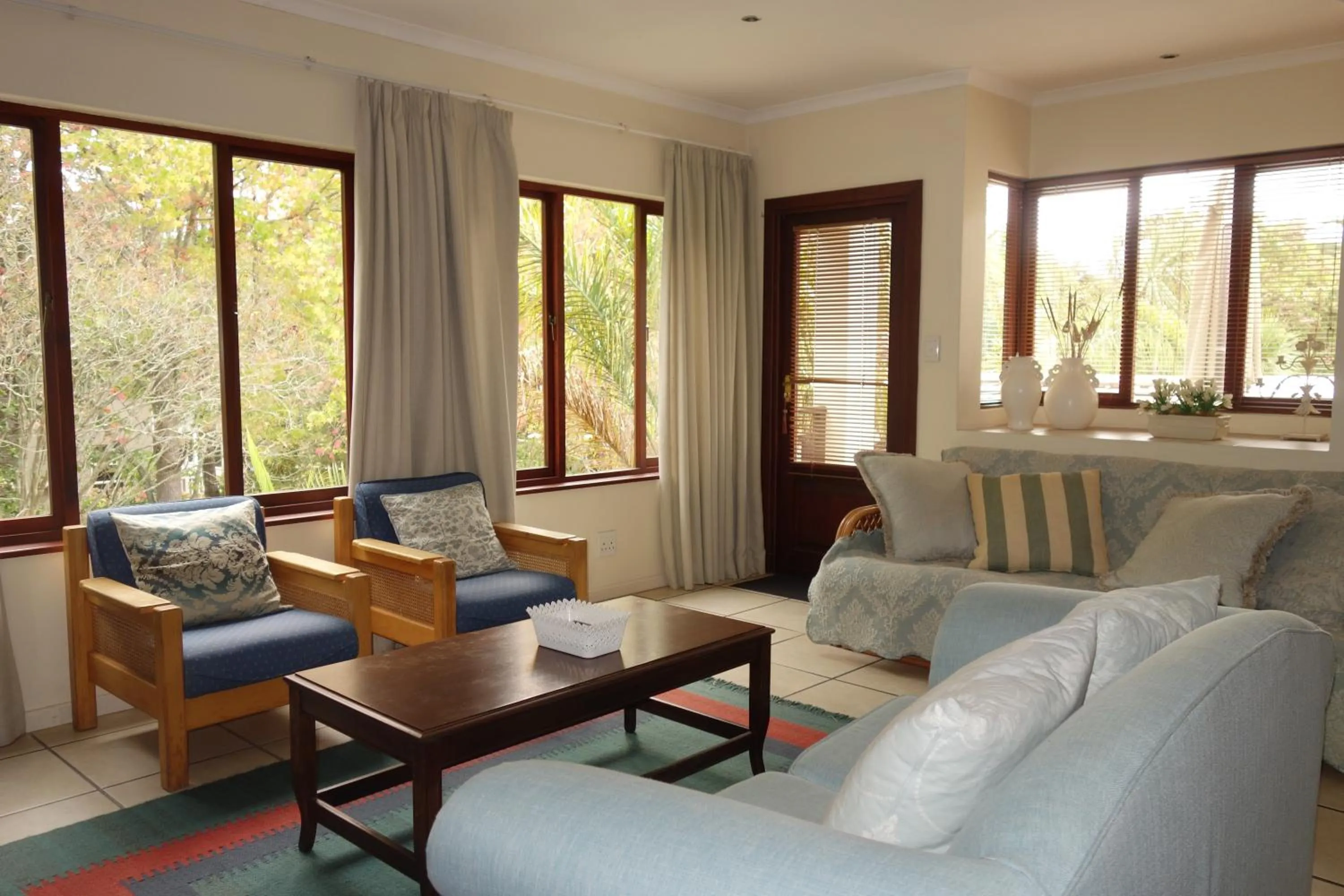 Living room in Cherry Berry Guest House