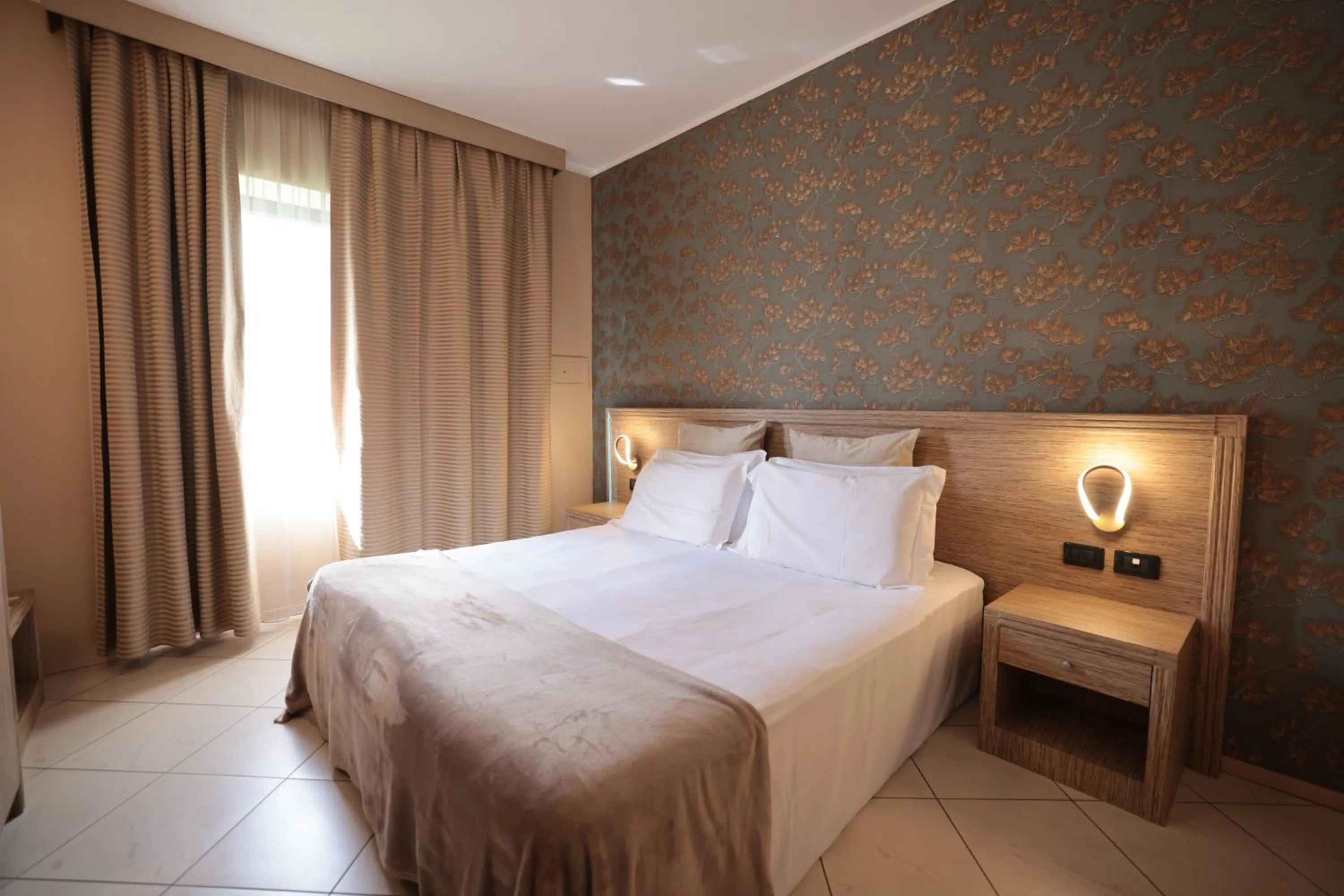 Bedroom, Bed in Hotel Parisi