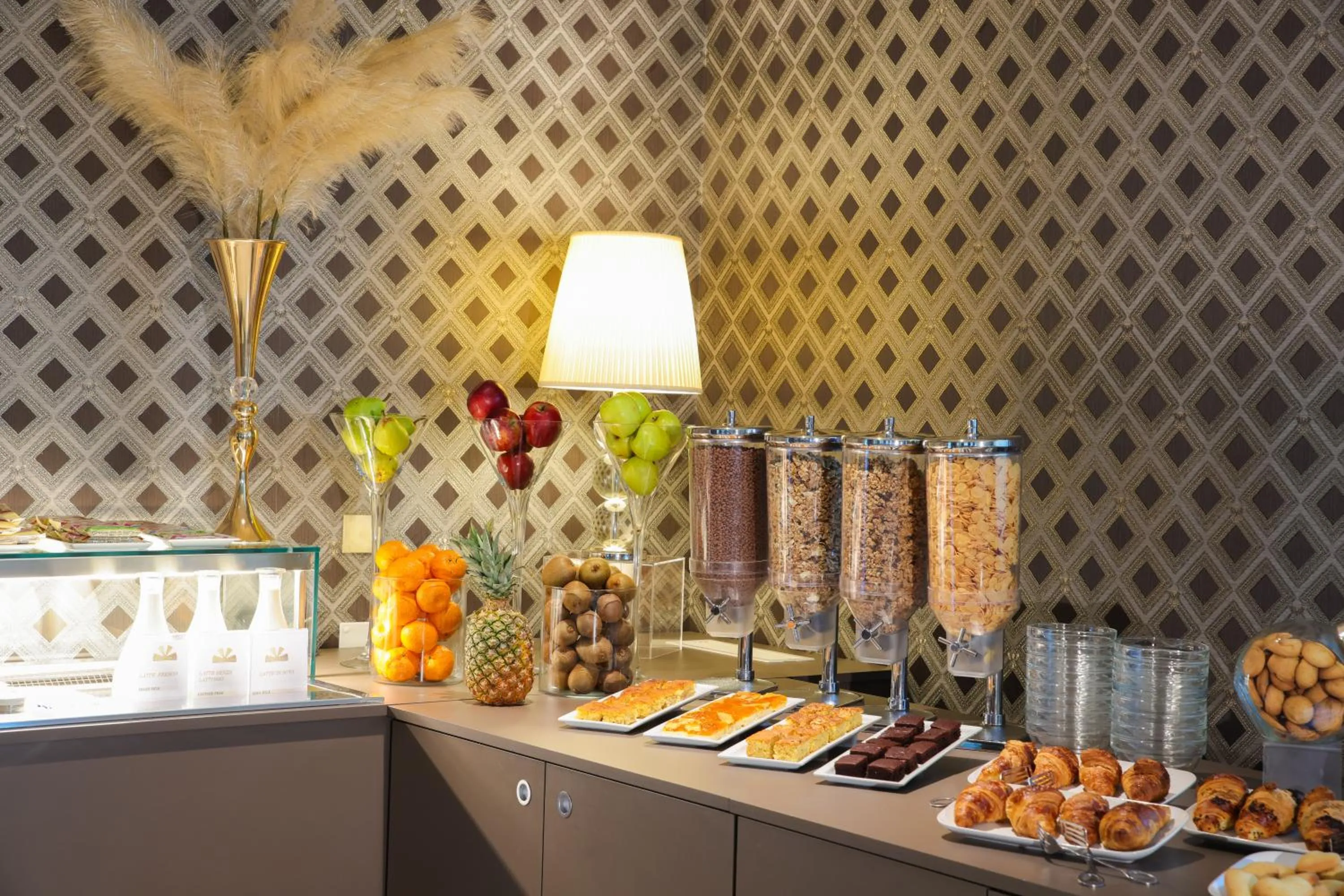 Breakfast in Hotel Parisi