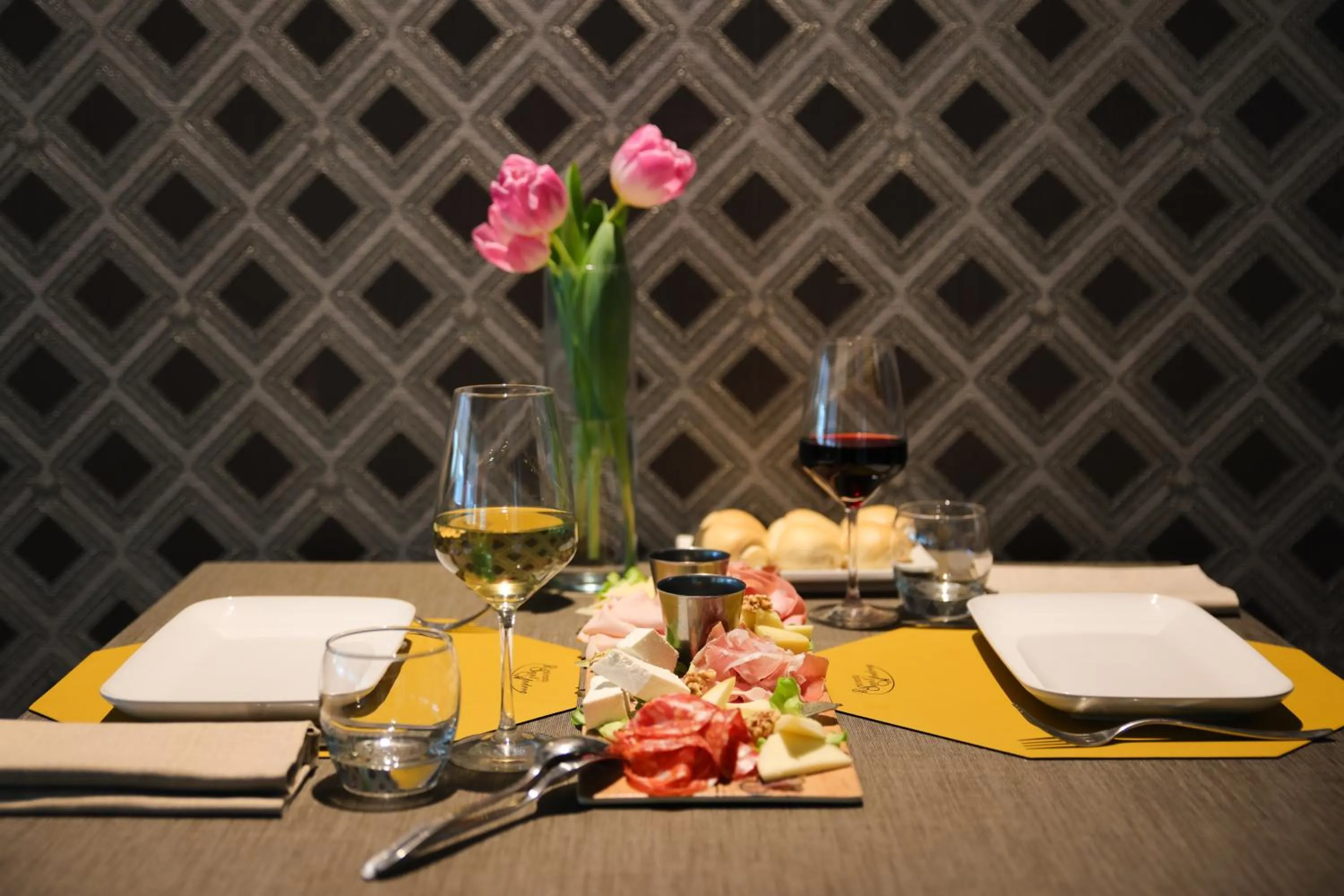 Lounge or bar in Hotel Parisi