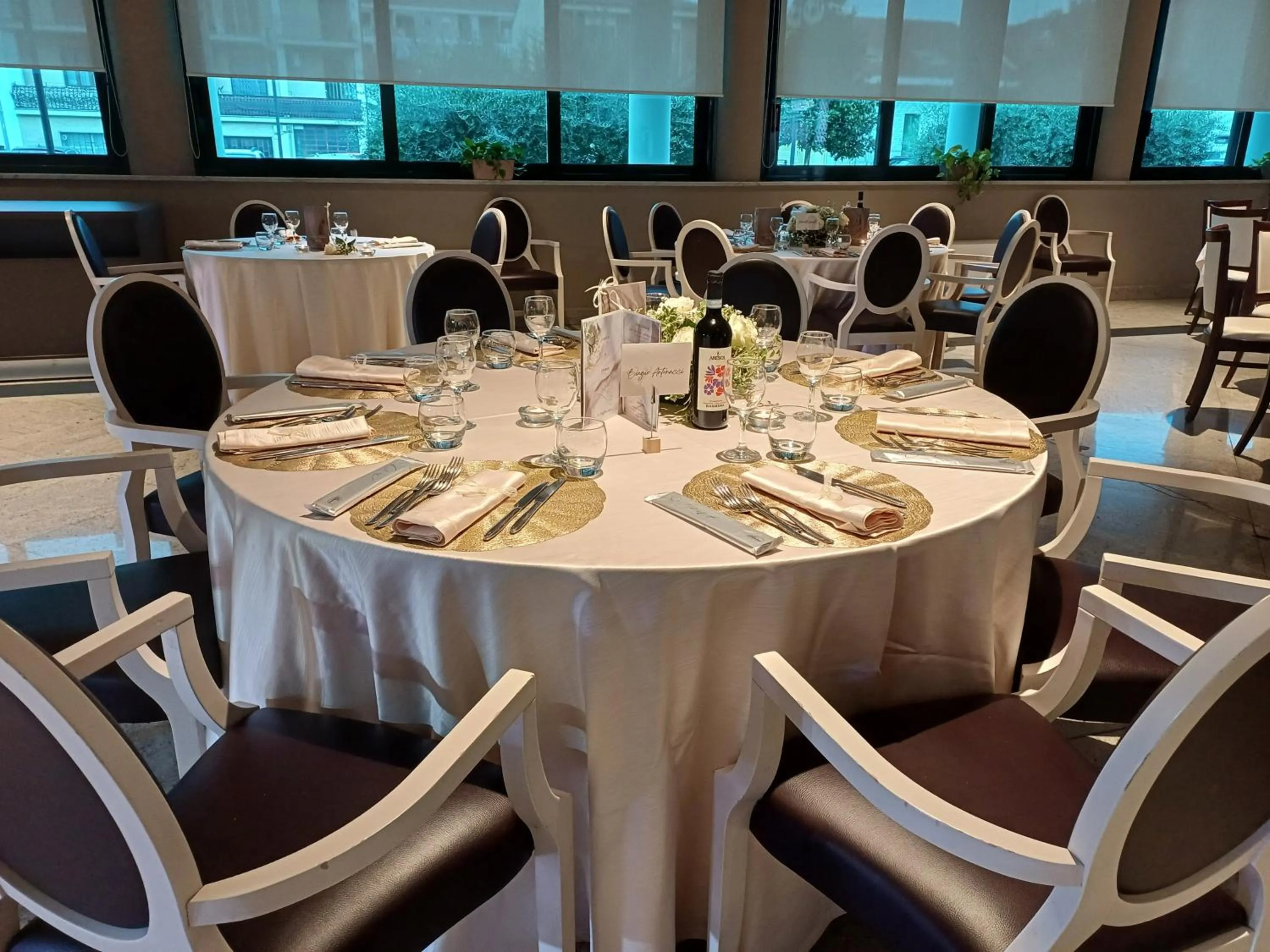 Restaurant/places to eat in Hotel Parisi