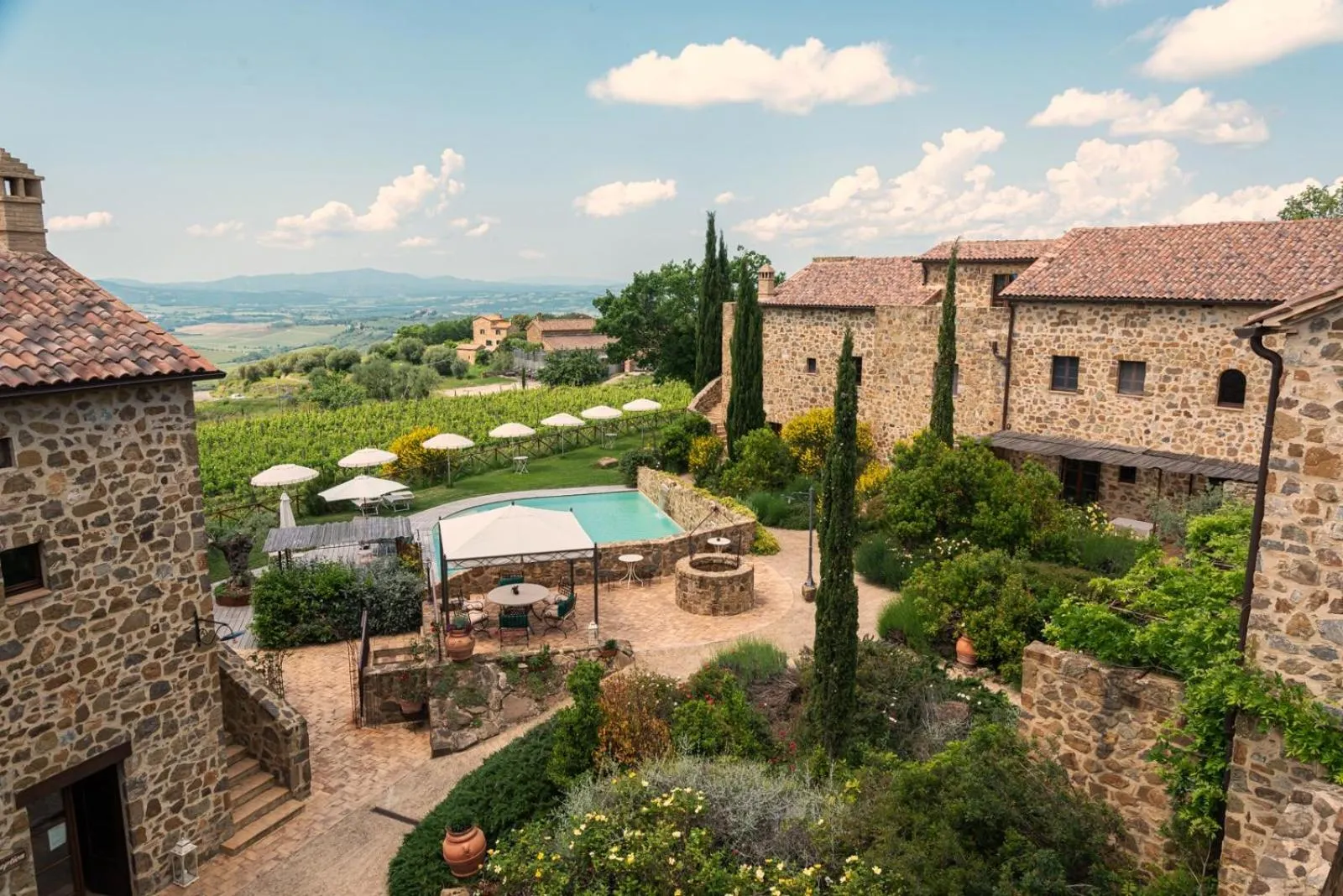 Property building in Castel Brunello