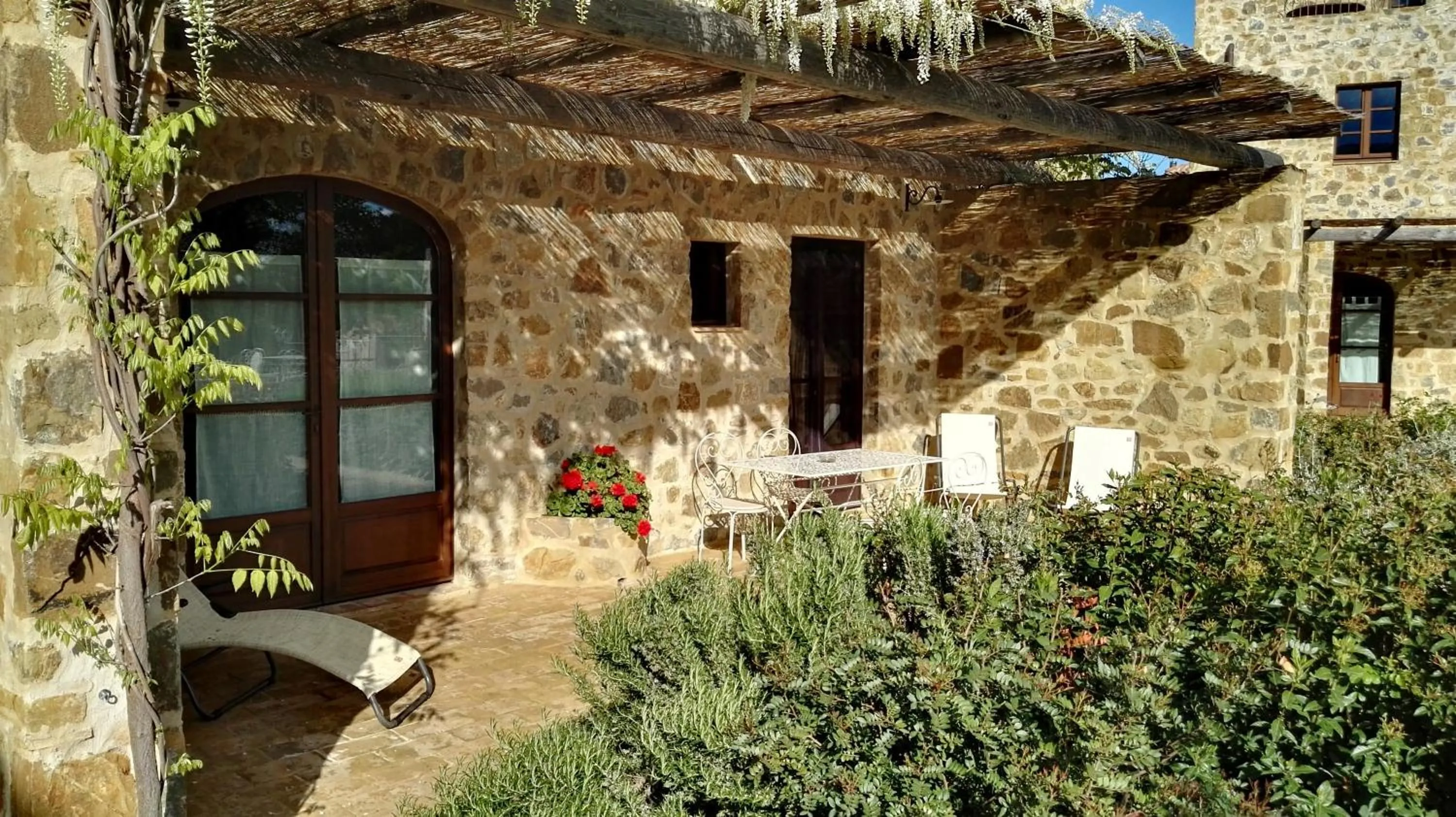 Property building in Castel Brunello