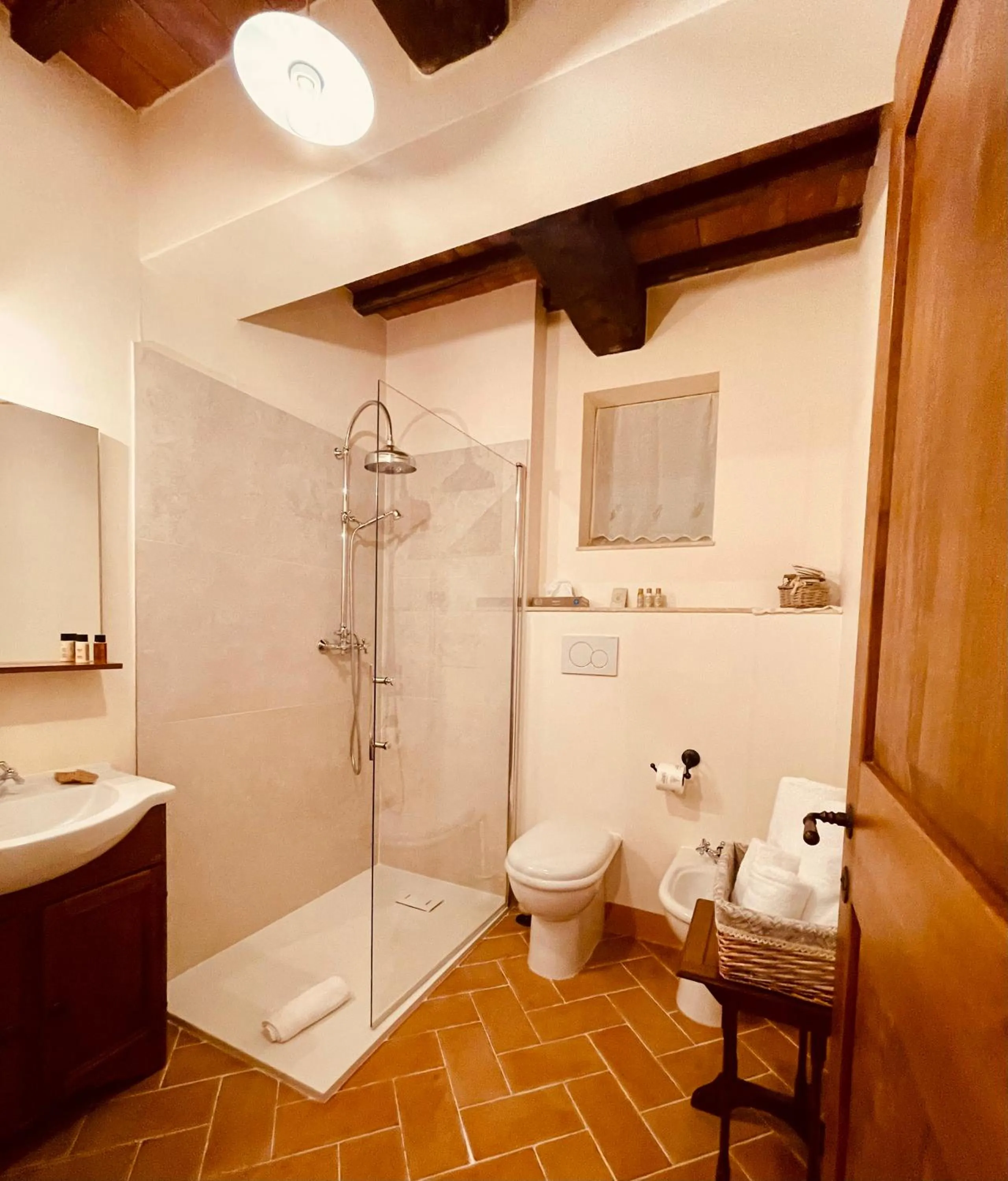 Shower in Castel Brunello