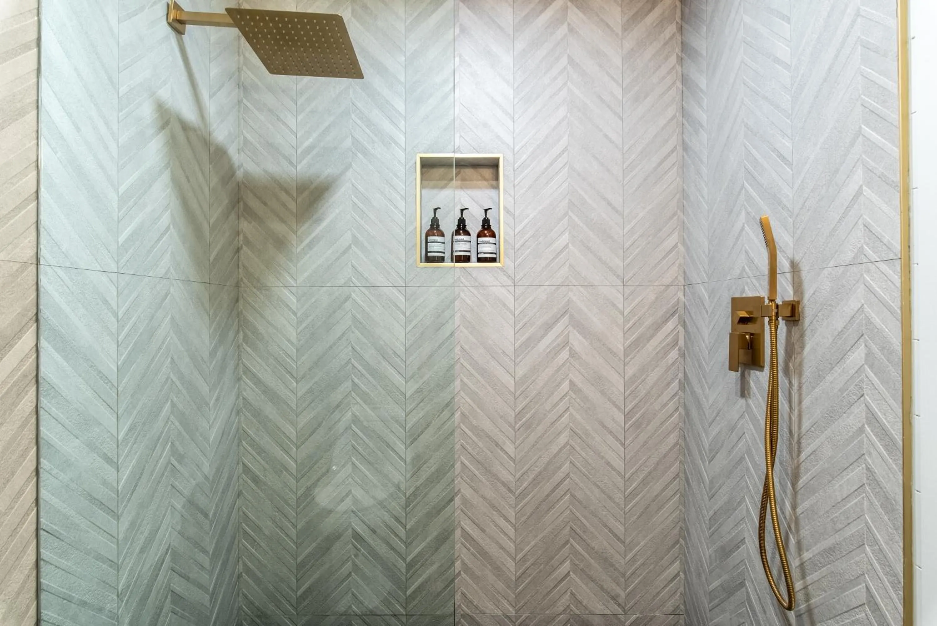 Shower in The Kingsley Hotel