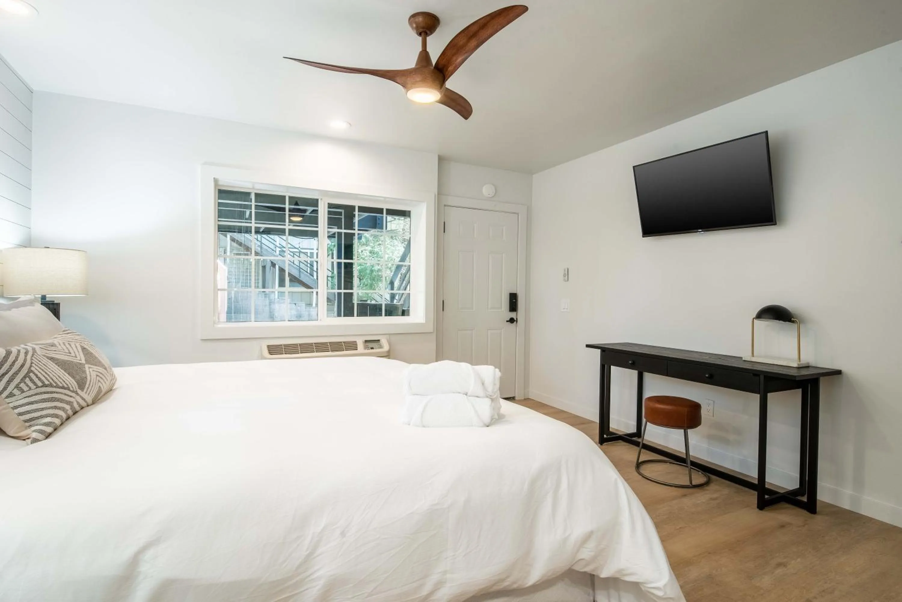 Bed in The Kingsley Hotel