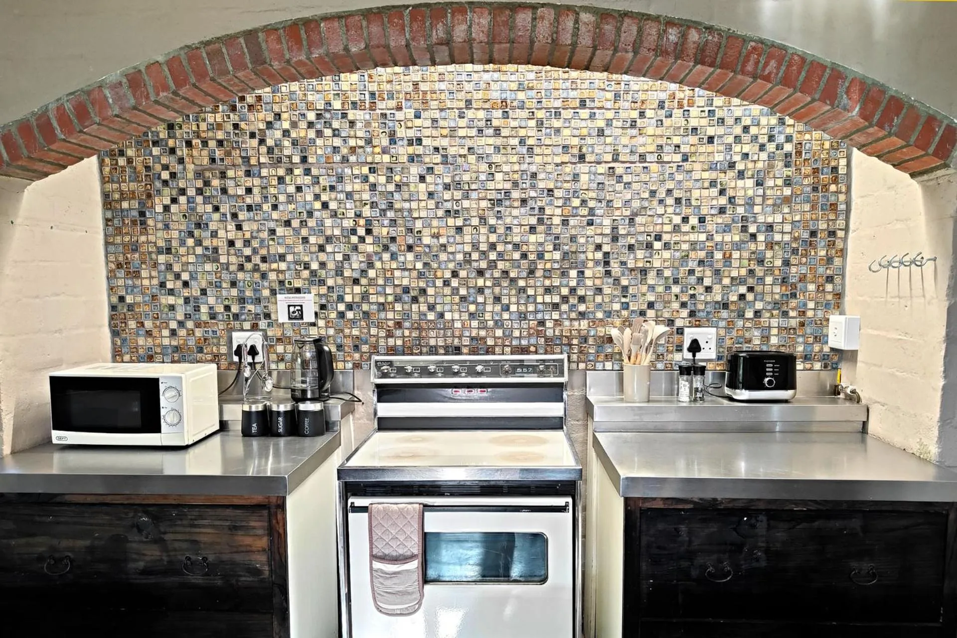 Kitchen or kitchenette in Hornbill House Self Catering Accommodation