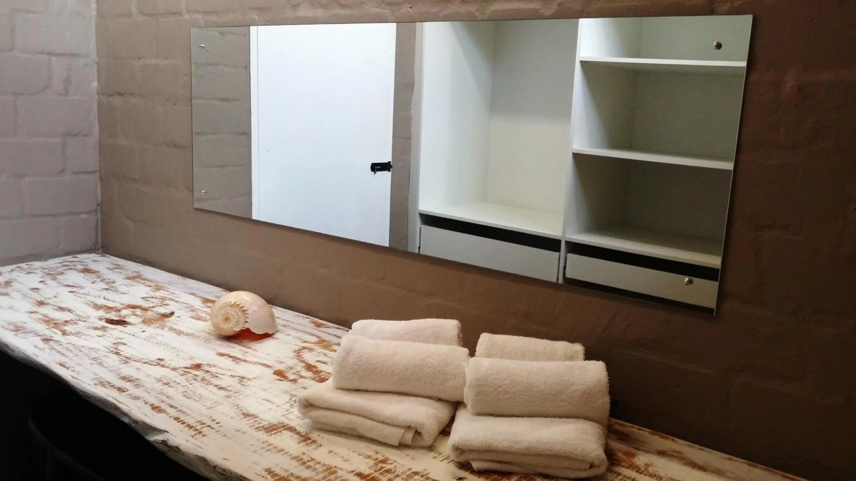 Bathroom, Bed in Hornbill House Self Catering Accommodation