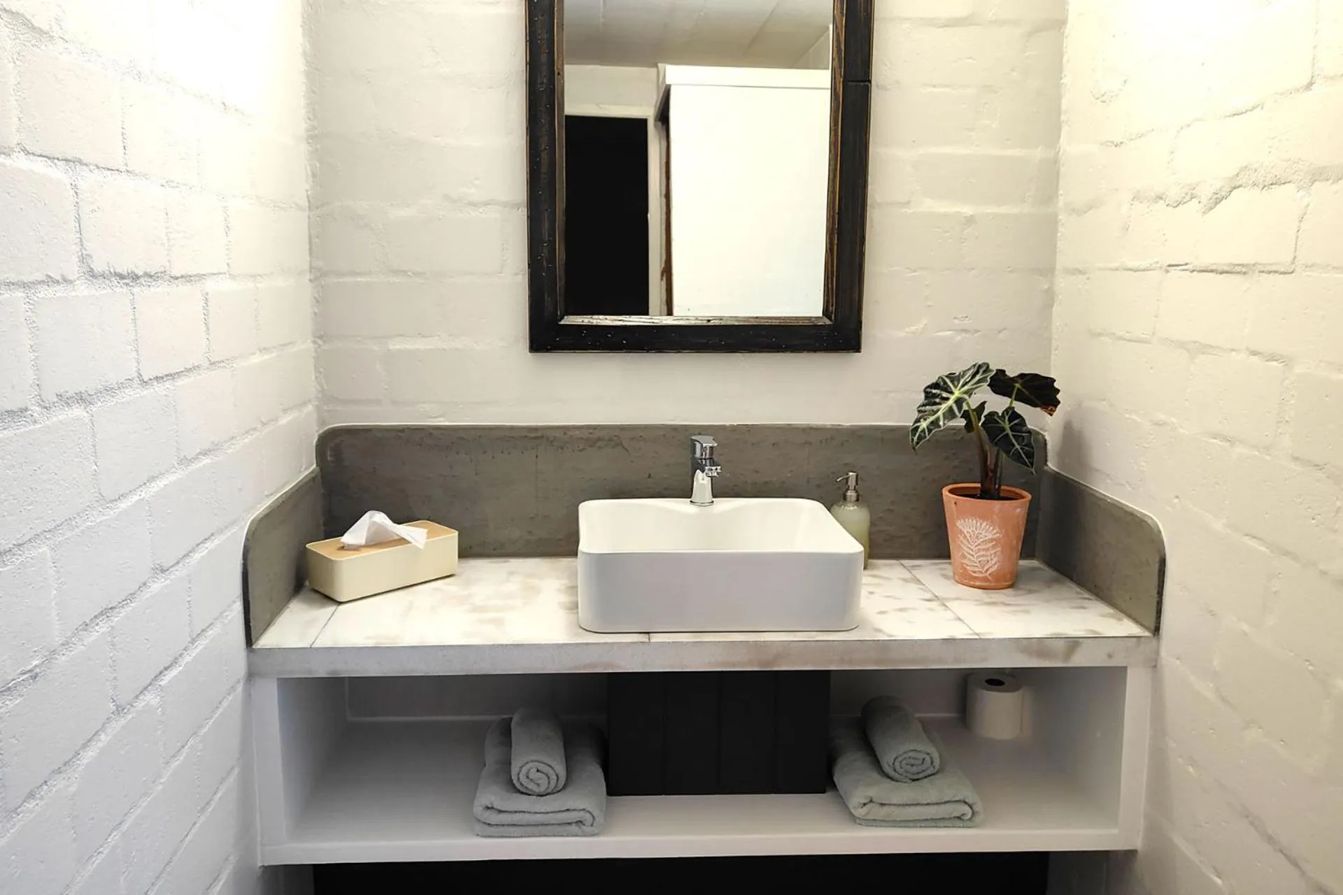 Bathroom in Hornbill House Self Catering Accommodation