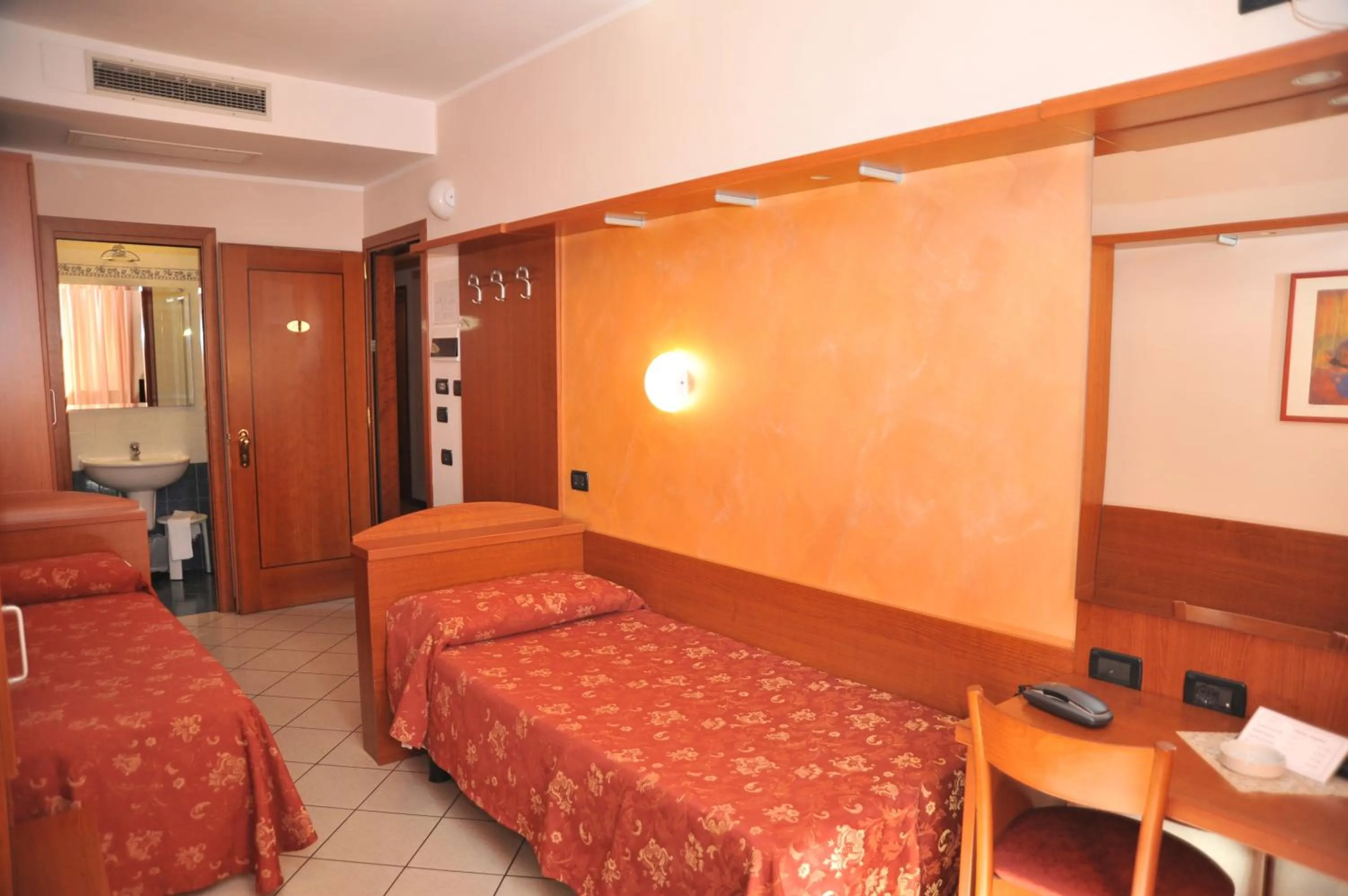 Day, Bed in Hotel Stazione