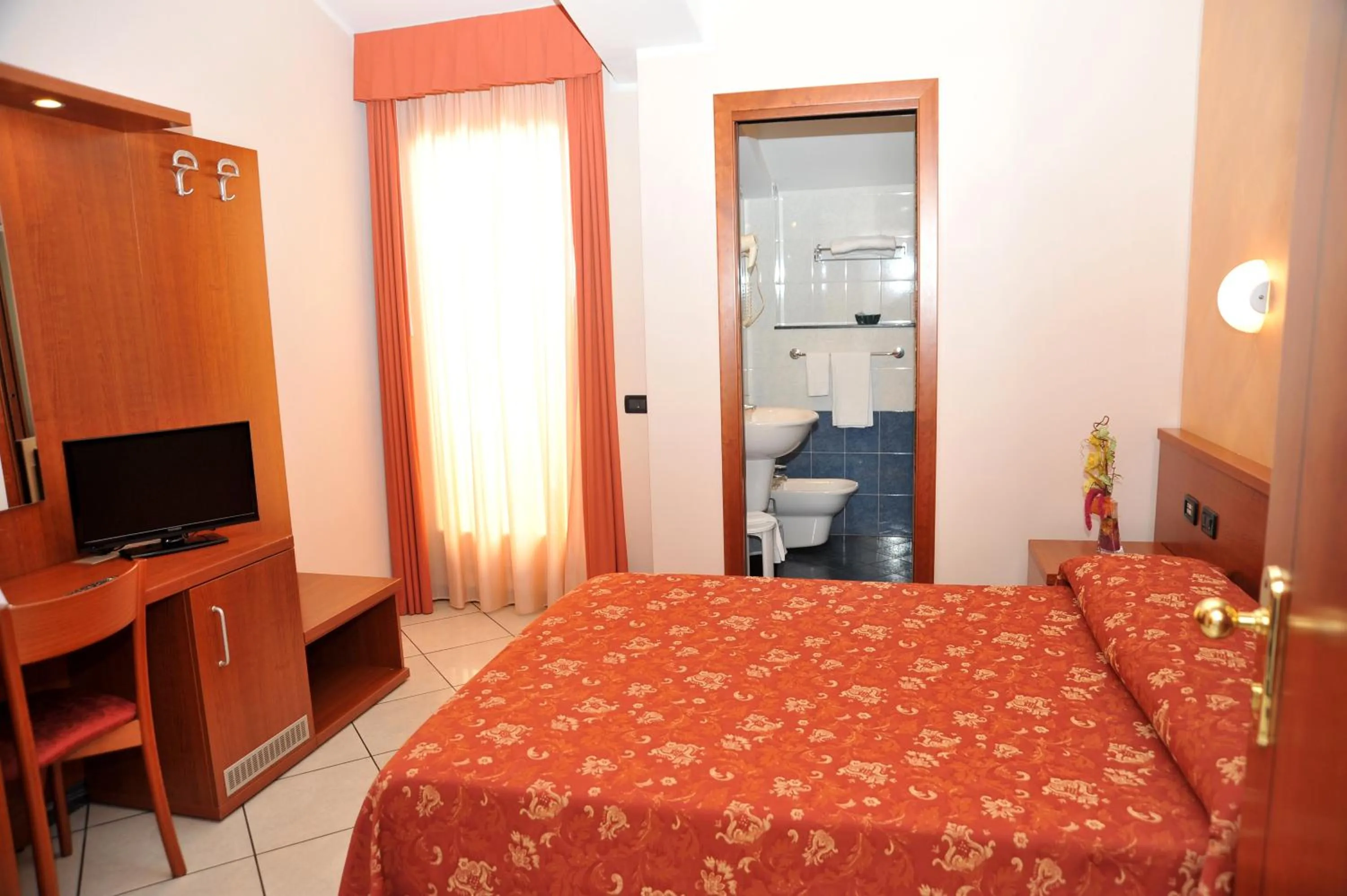 Day, Bed in Hotel Stazione