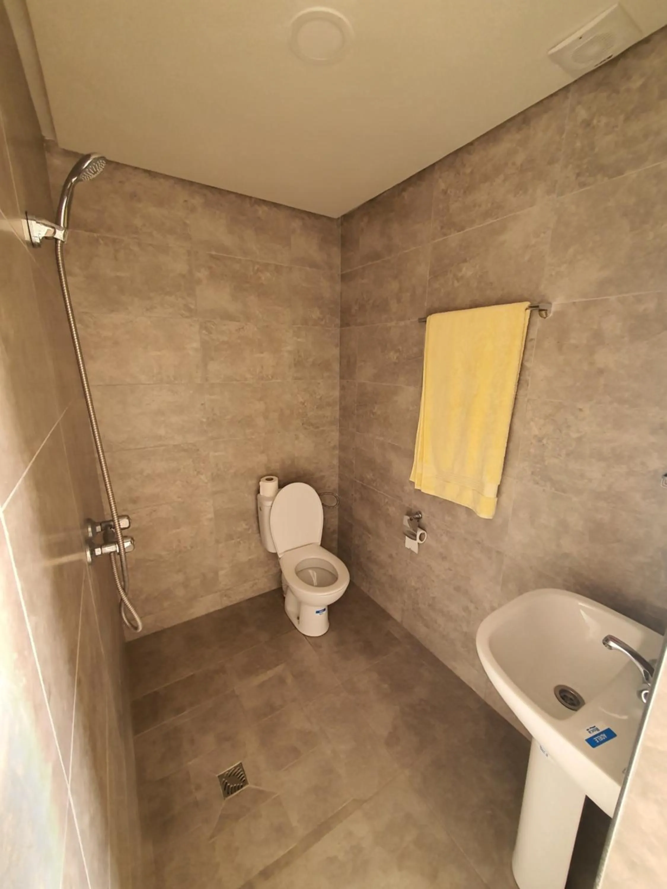 Shower in Belle Vue Dades