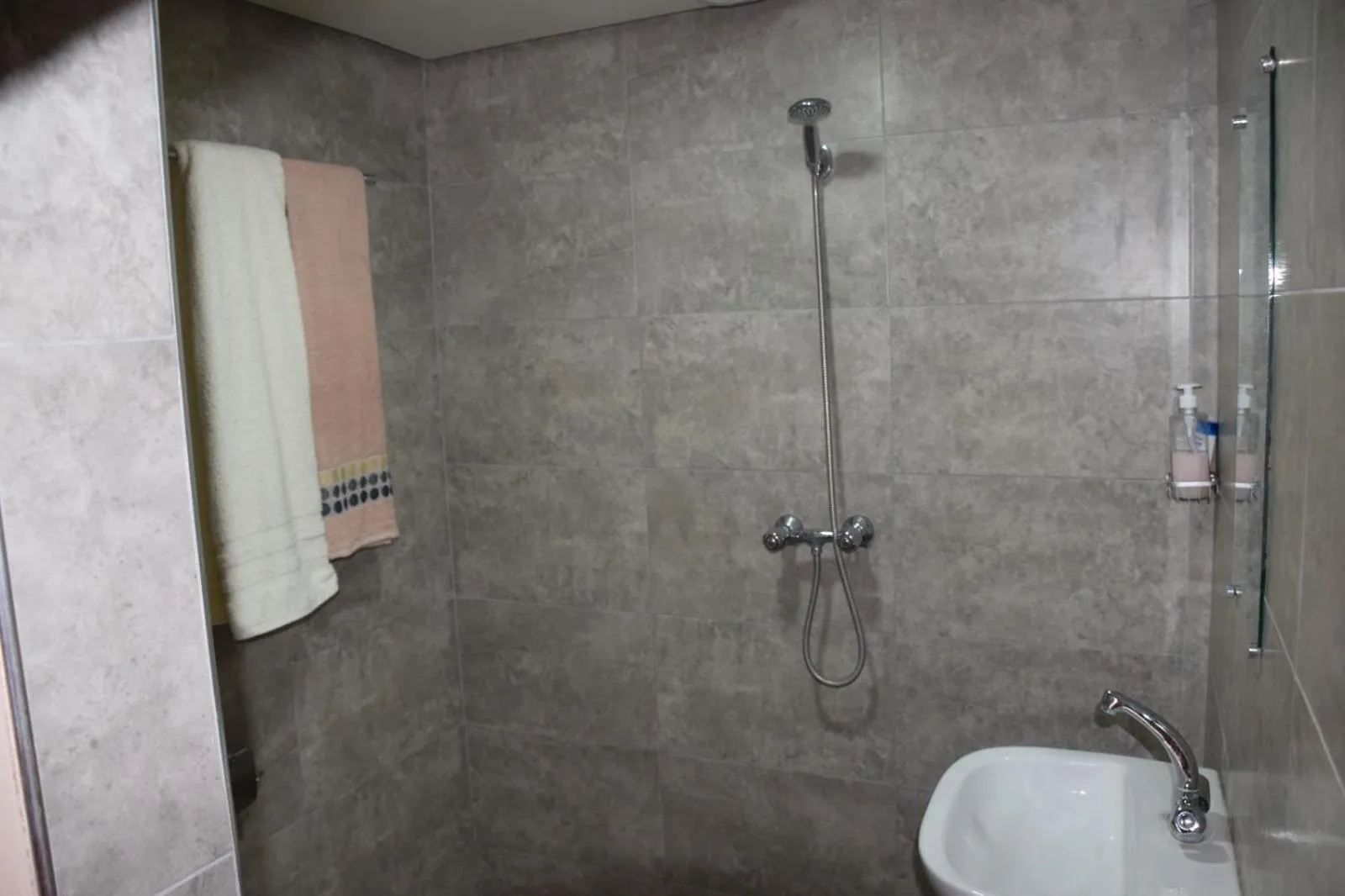 Shower in Belle Vue Dades