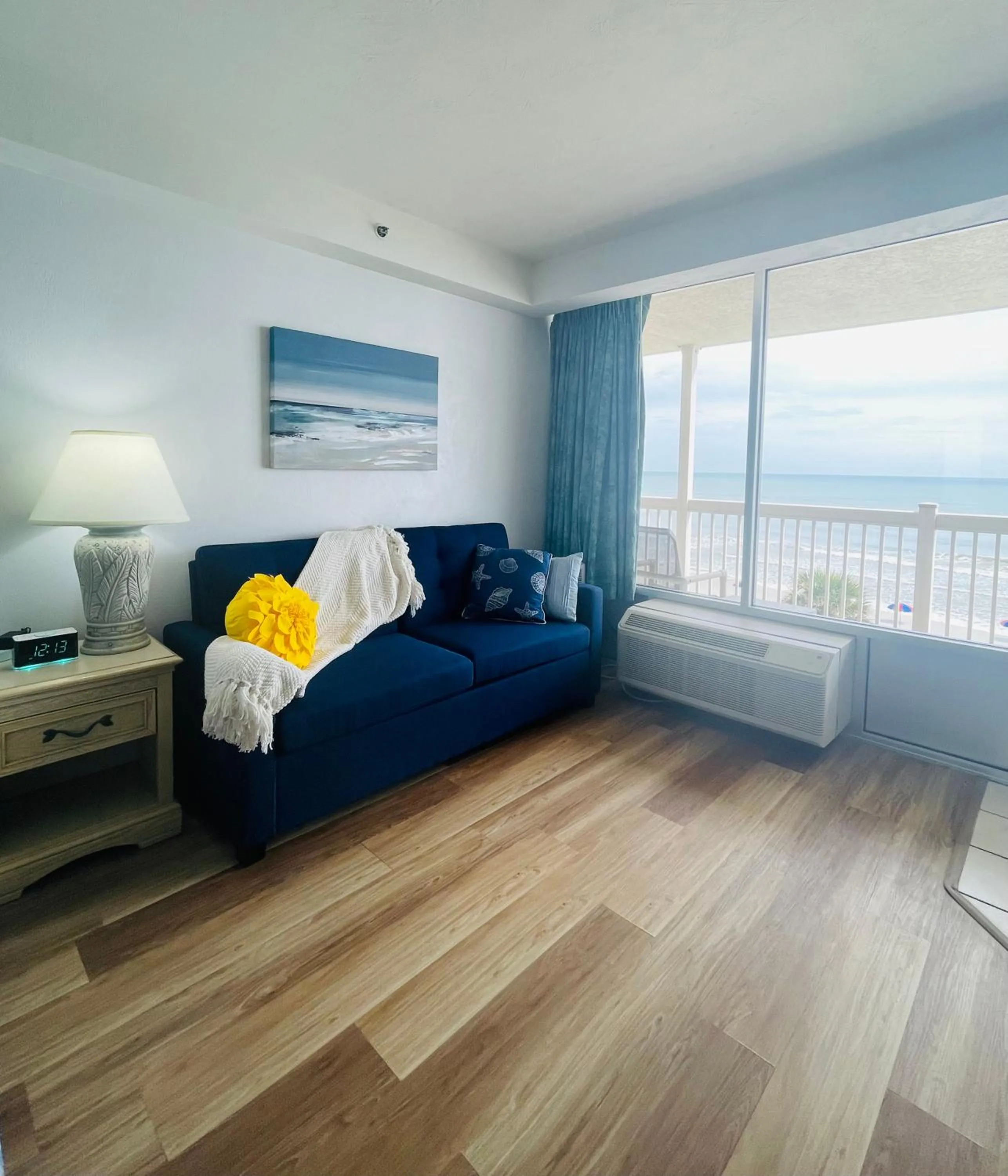 Living room, Bed in Daytona Beach Resort Oceanfront CondoStudio
