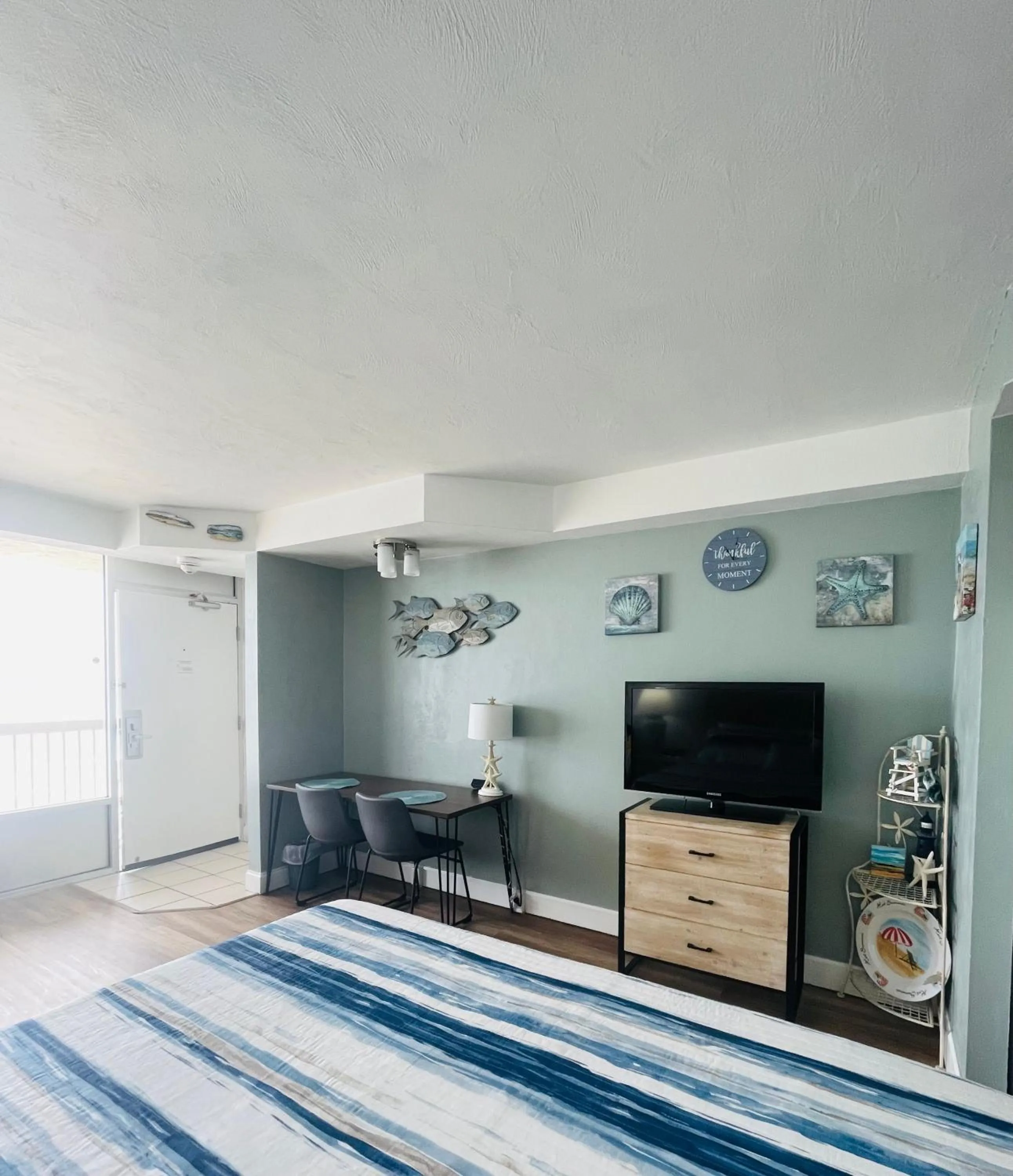 TV and multimedia, Bed in Daytona Beach Resort Oceanfront CondoStudio