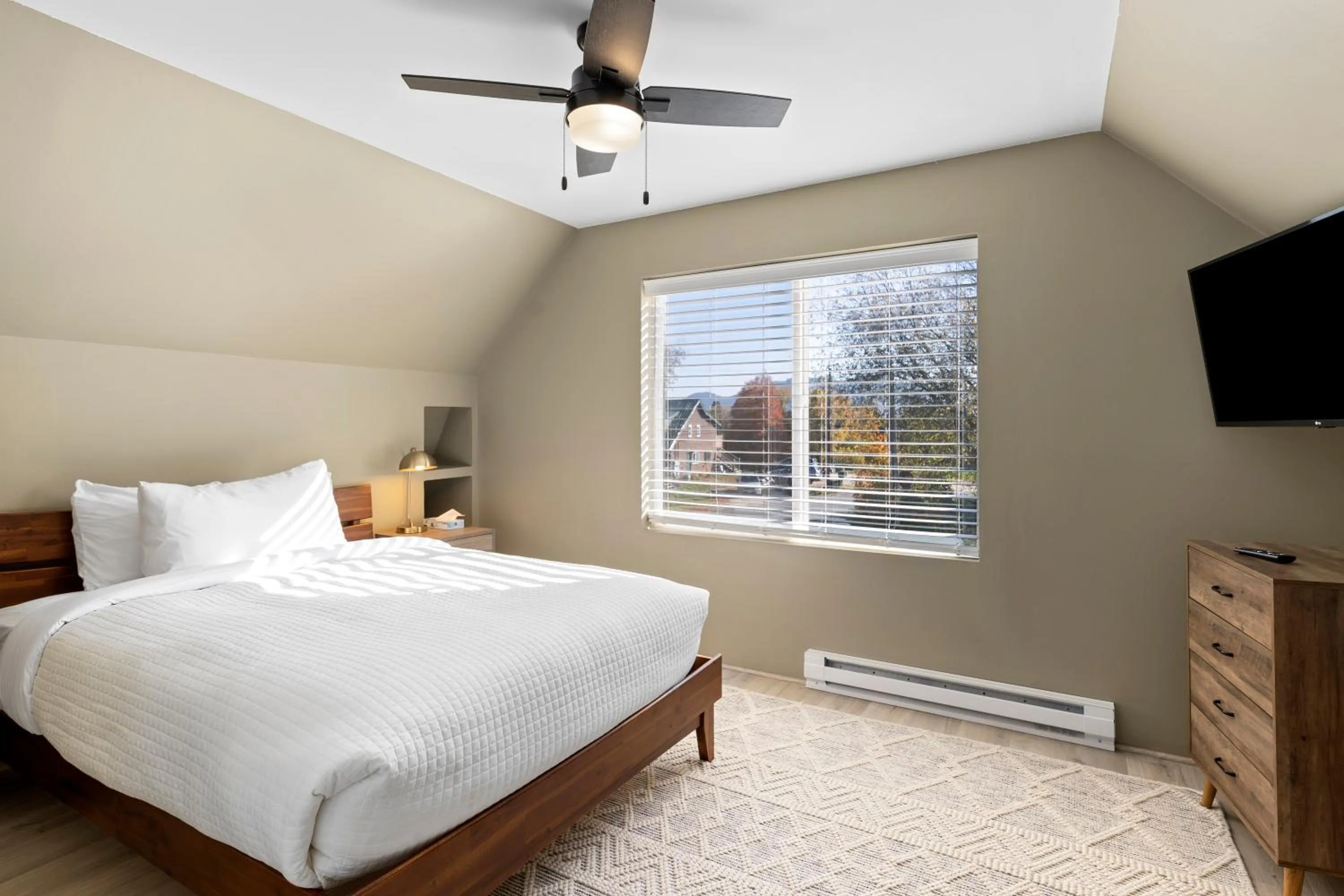 Bed in Modern Home &Cozy