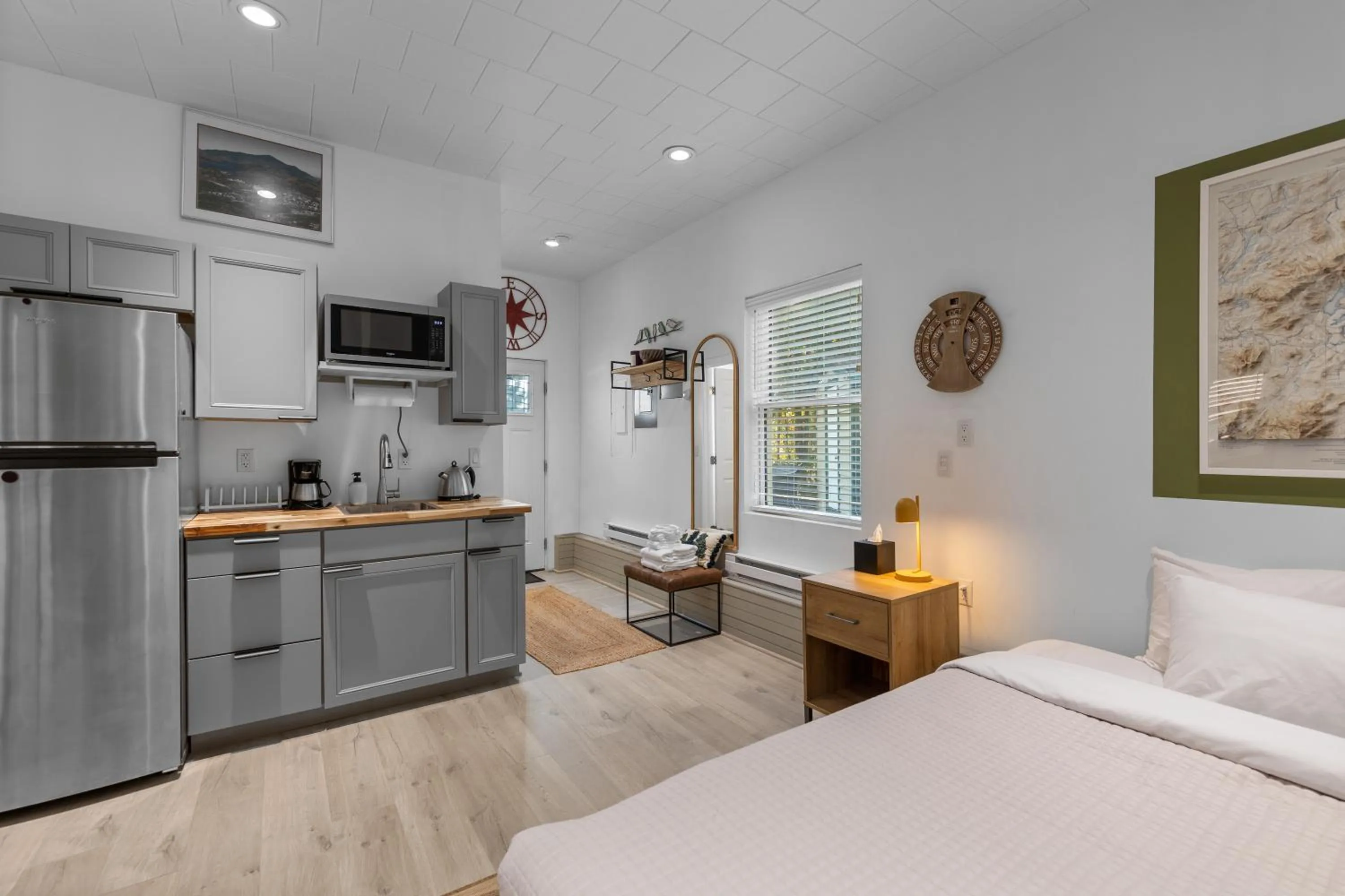 Kitchen or kitchenette, Bed in Modern Home &Cozy