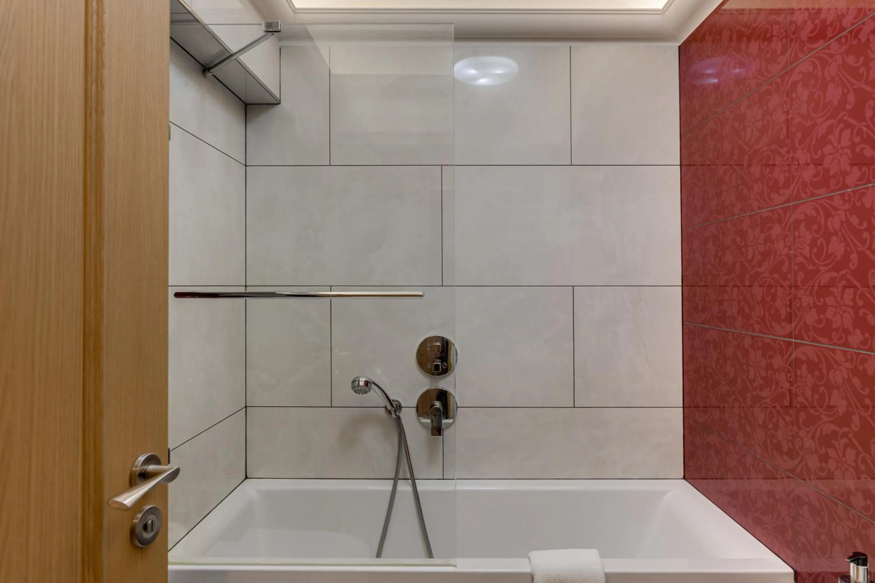 Bathroom in Louren - The Bridge Inn