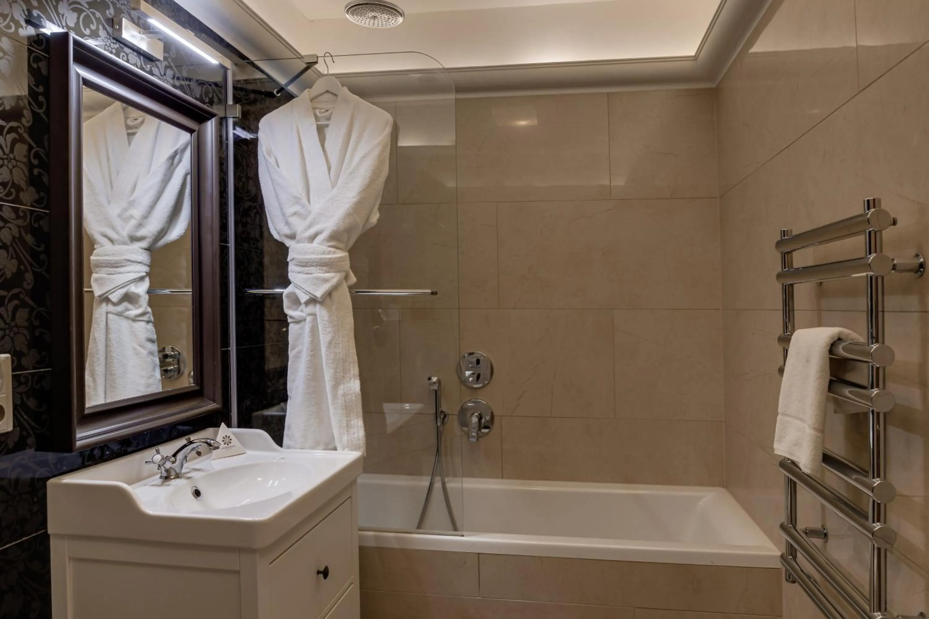 Bathroom in Louren - The Bridge Inn