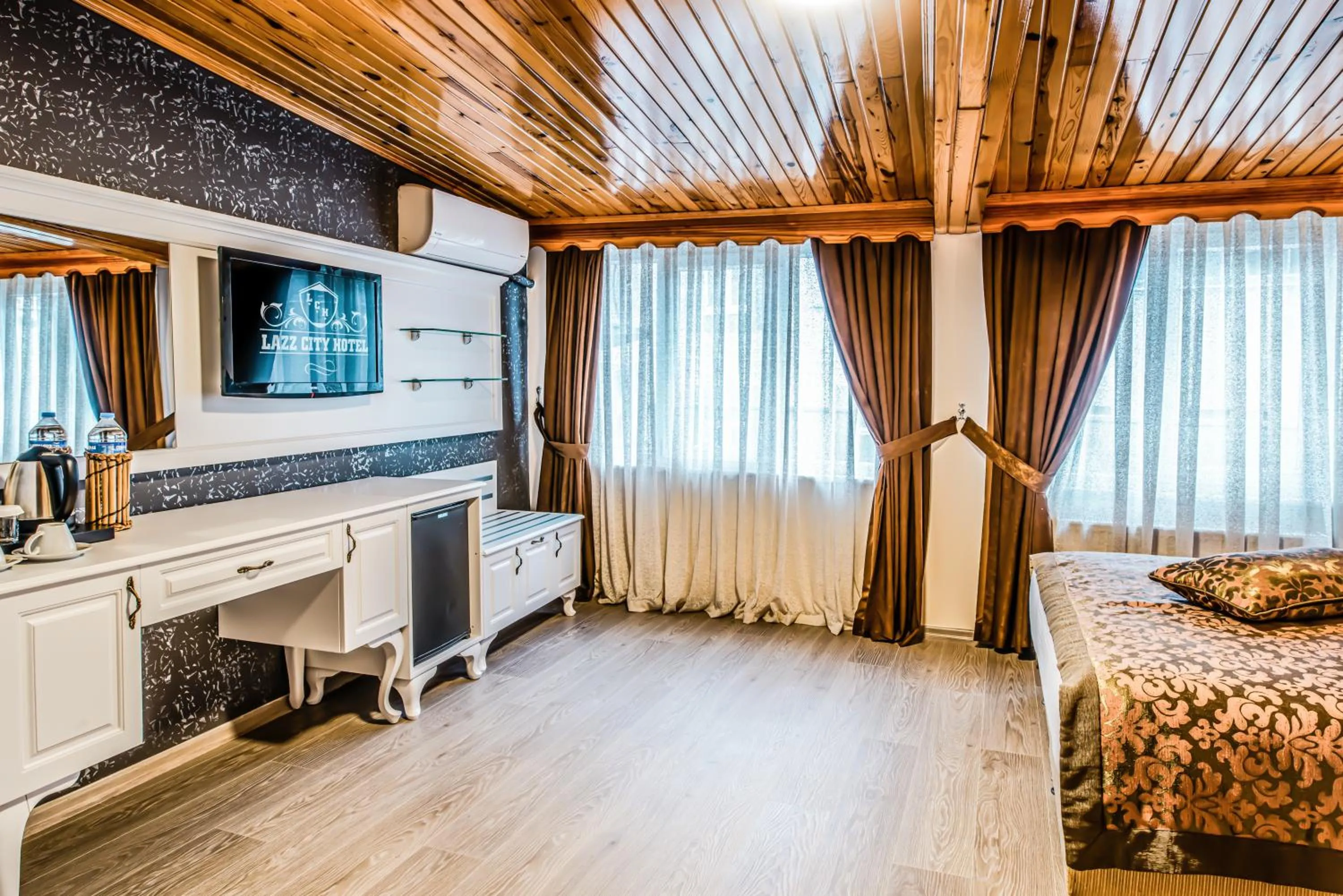 Massage, Bed in Lazz City Hotel