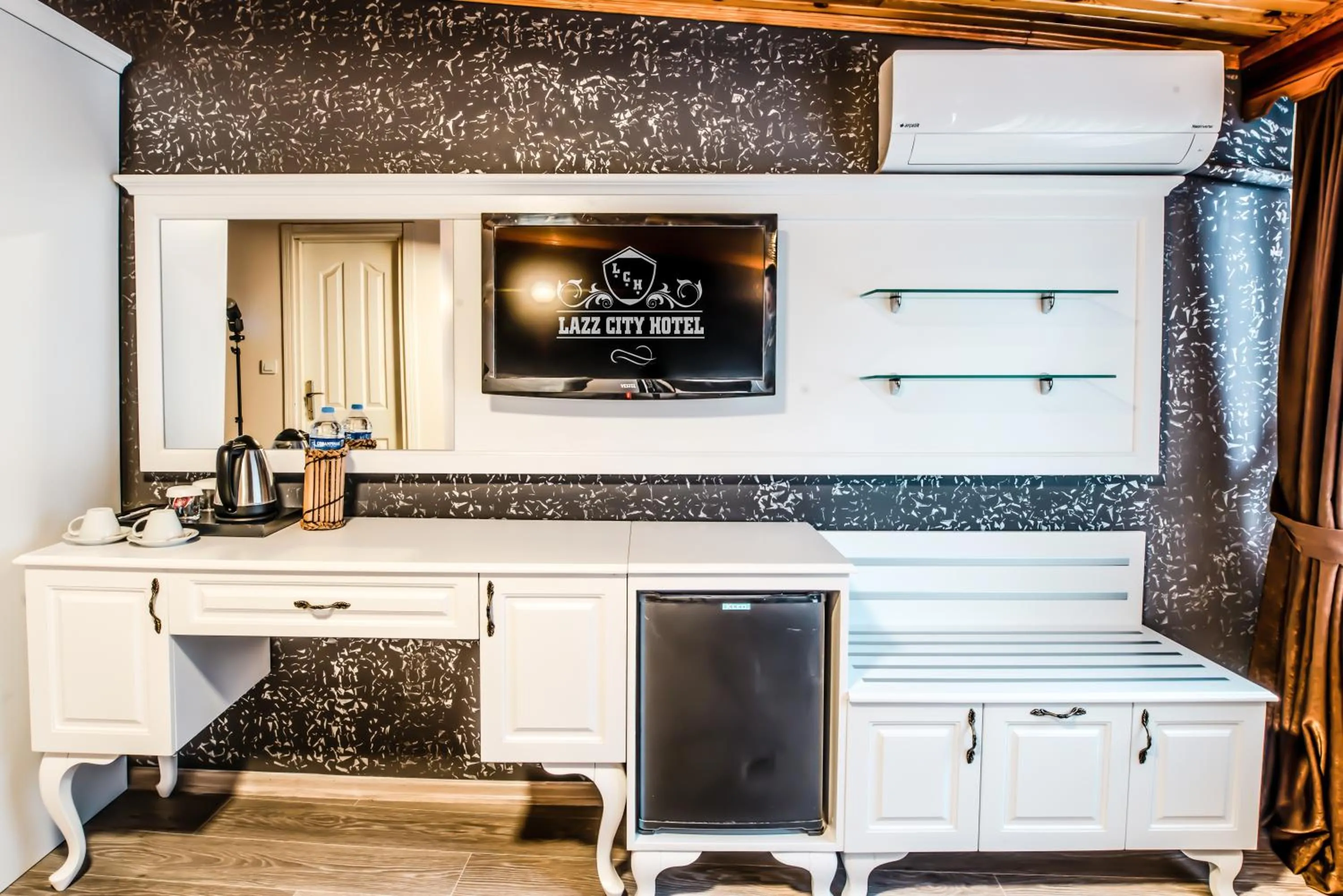 Coffee/tea facilities in Lazz City Hotel