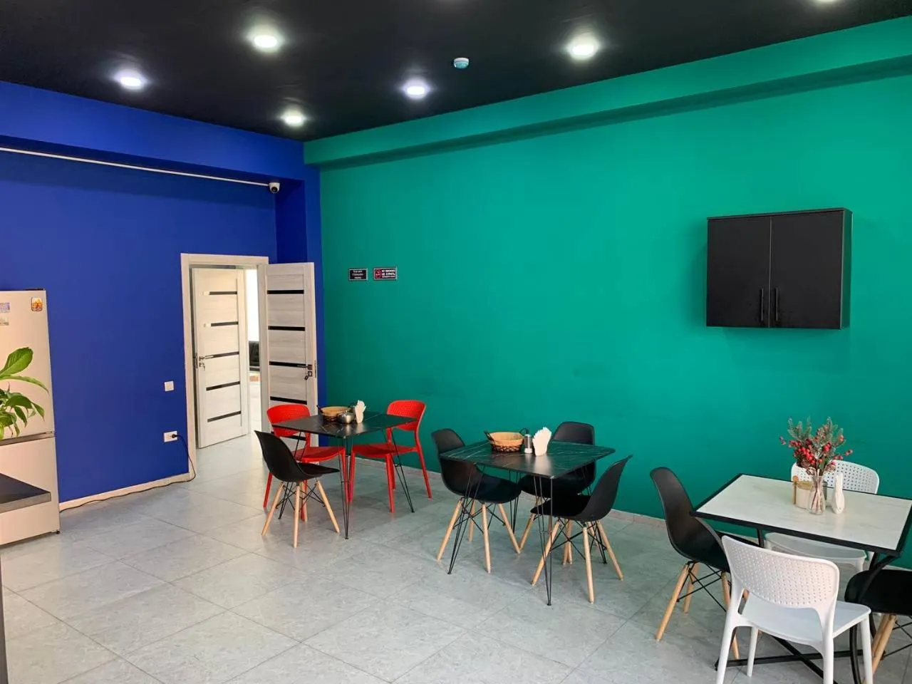 Kitchen or kitchenette in Safarov's Family Hostel