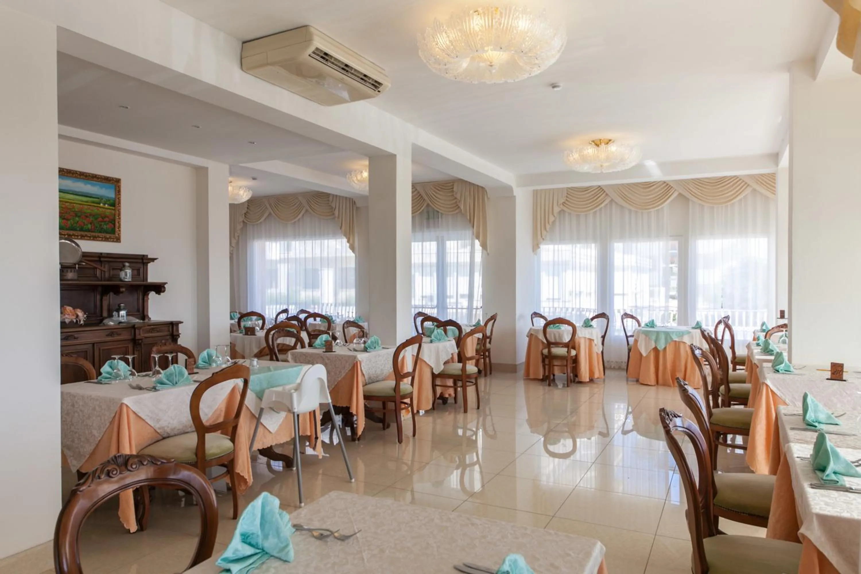 Restaurant/places to eat in Hotel Dea